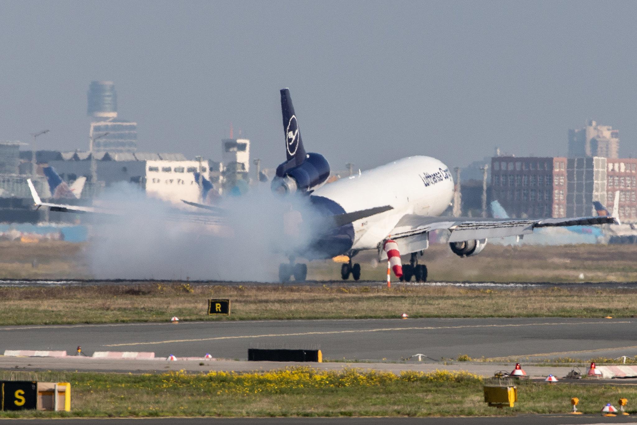 Frankfurt Airport: Lufthansa Cargo (/ GEC) |  McDonnell Douglas MD-11F MD11 | D-ALCD | MSN 48784
