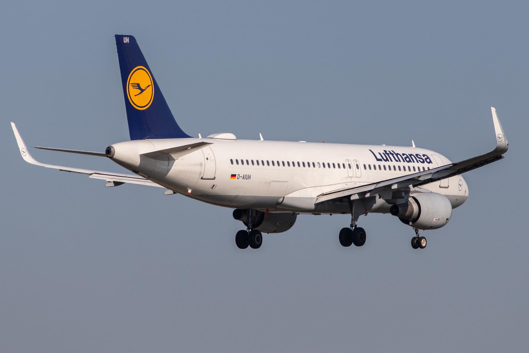 Frankfurt Airport: Lufthansa (LH / DLH) |  Airbus A320-214 A320 | D-AIUH | MSN 6225