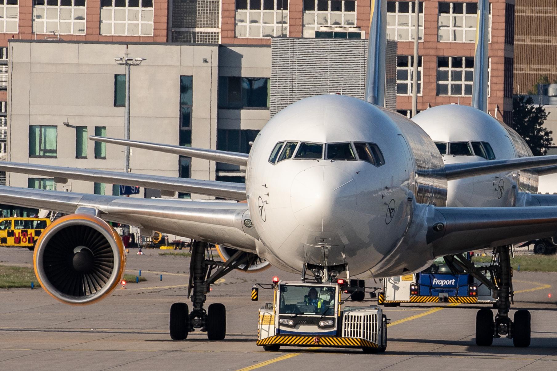 Frankfurt Airport: Condor (DE / CFG) |  Boeing 767-330(ER) B763 | D-ABUE | MSN 26984