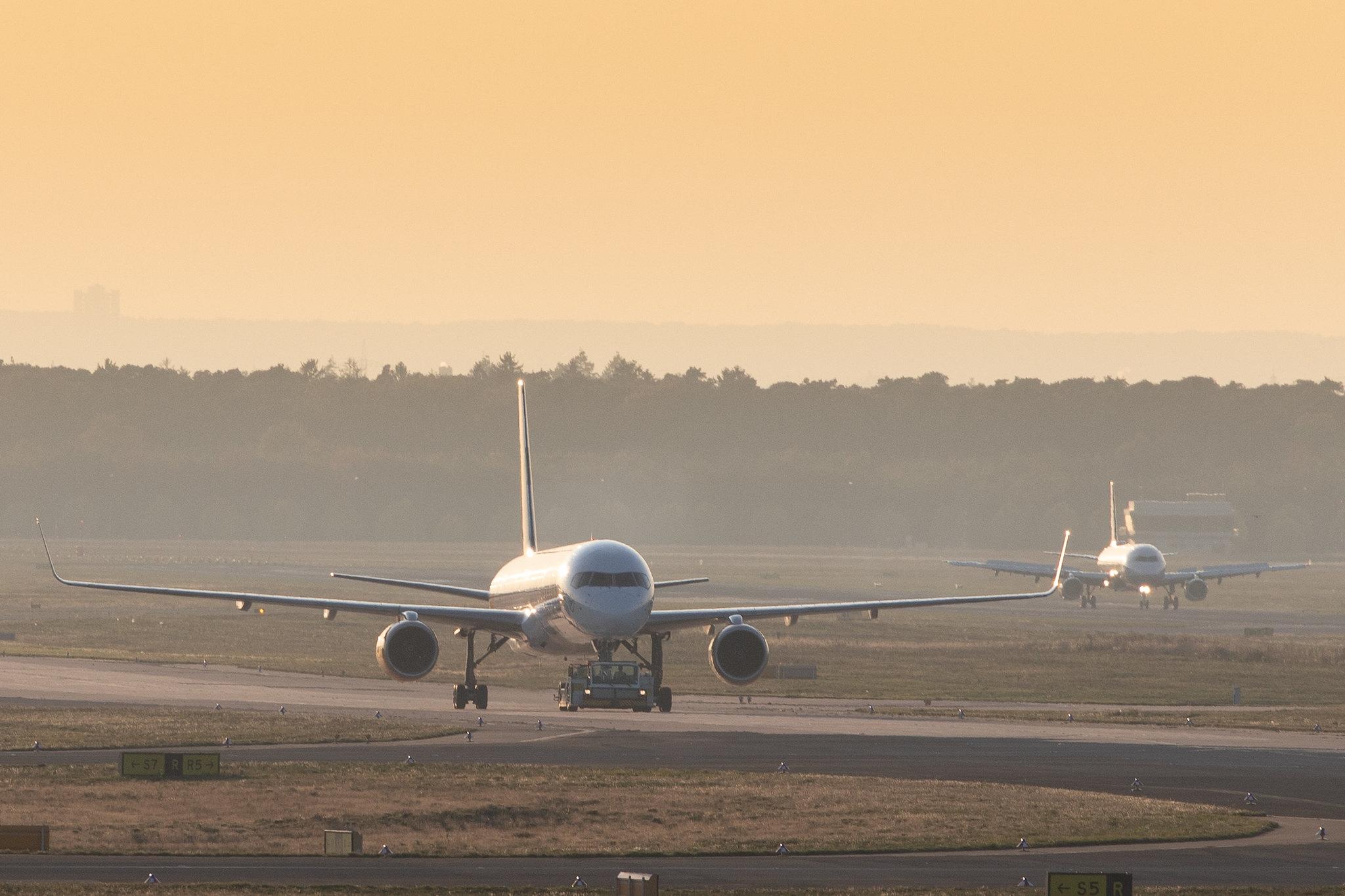 Frankfurt Airport: Condor (DE / CFG) |  Boeing 757-330 B753 | D-ABOJ | MSN 29019
