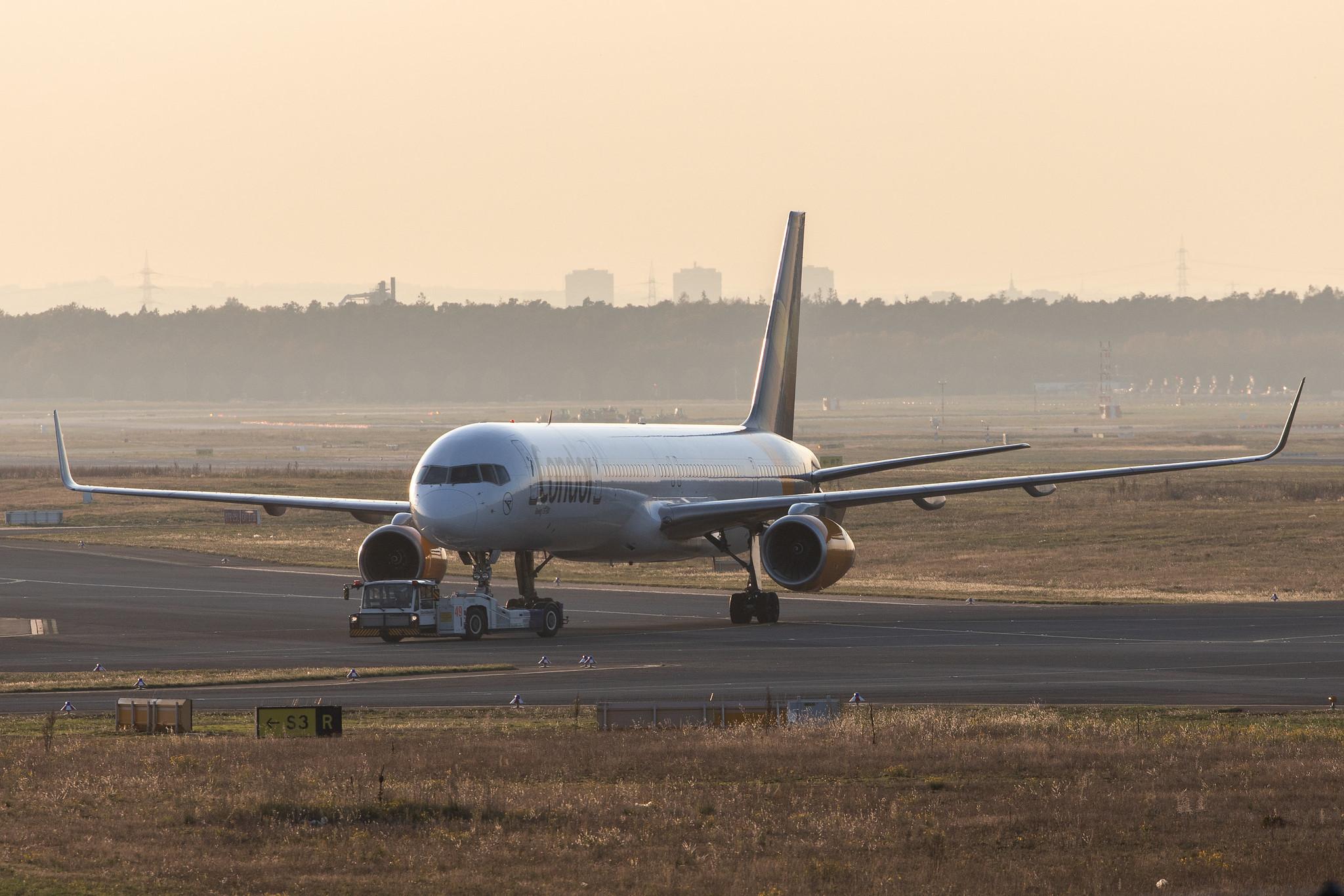 Frankfurt Airport: Condor (DE / CFG) |  Boeing 757-330 B753 | D-ABOJ | MSN 29019