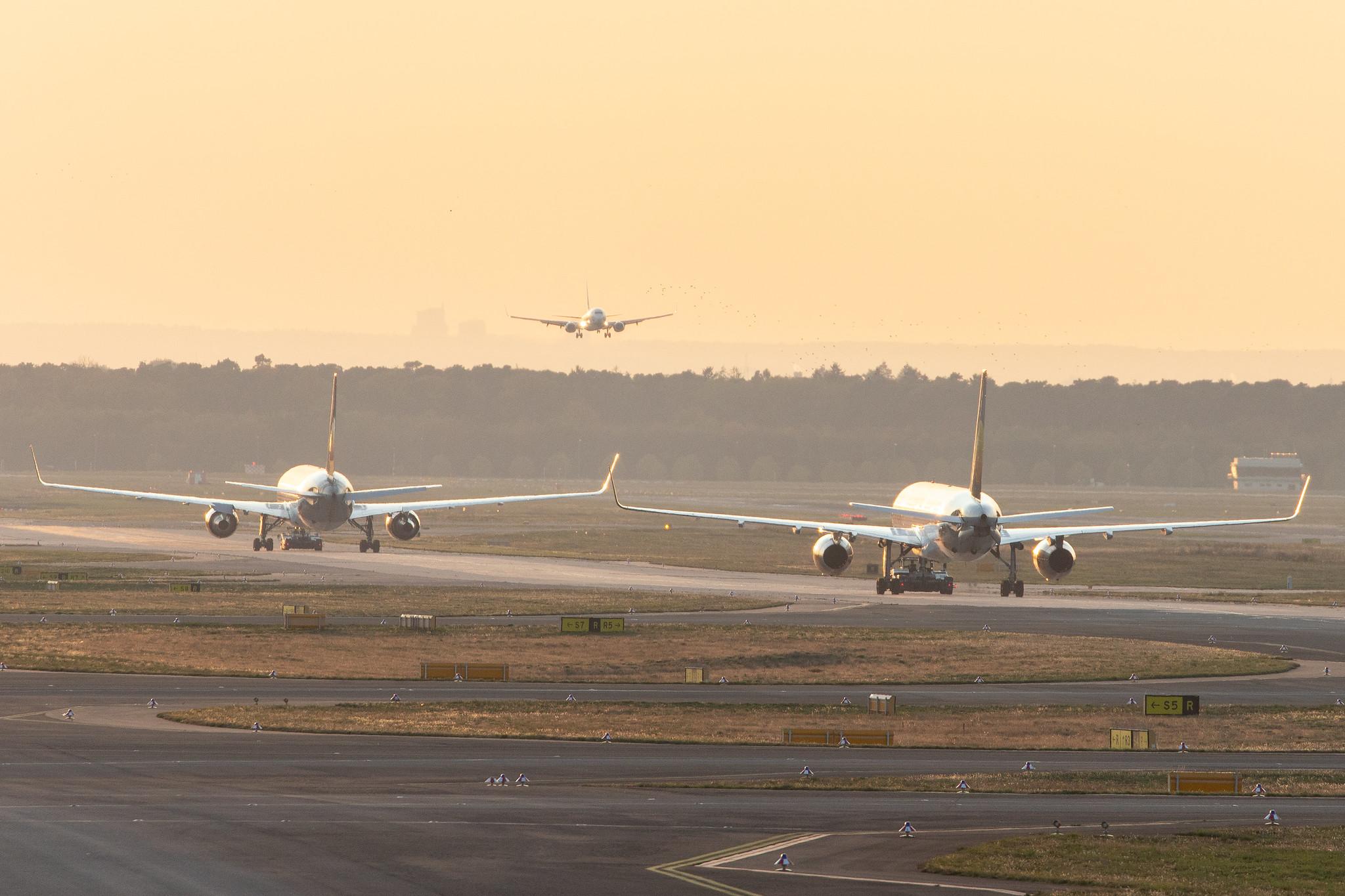 Frankfurt Airport: Condor (DE / CFG) |  Boeing 757-330 B753 | D-ABOJ | MSN 29019