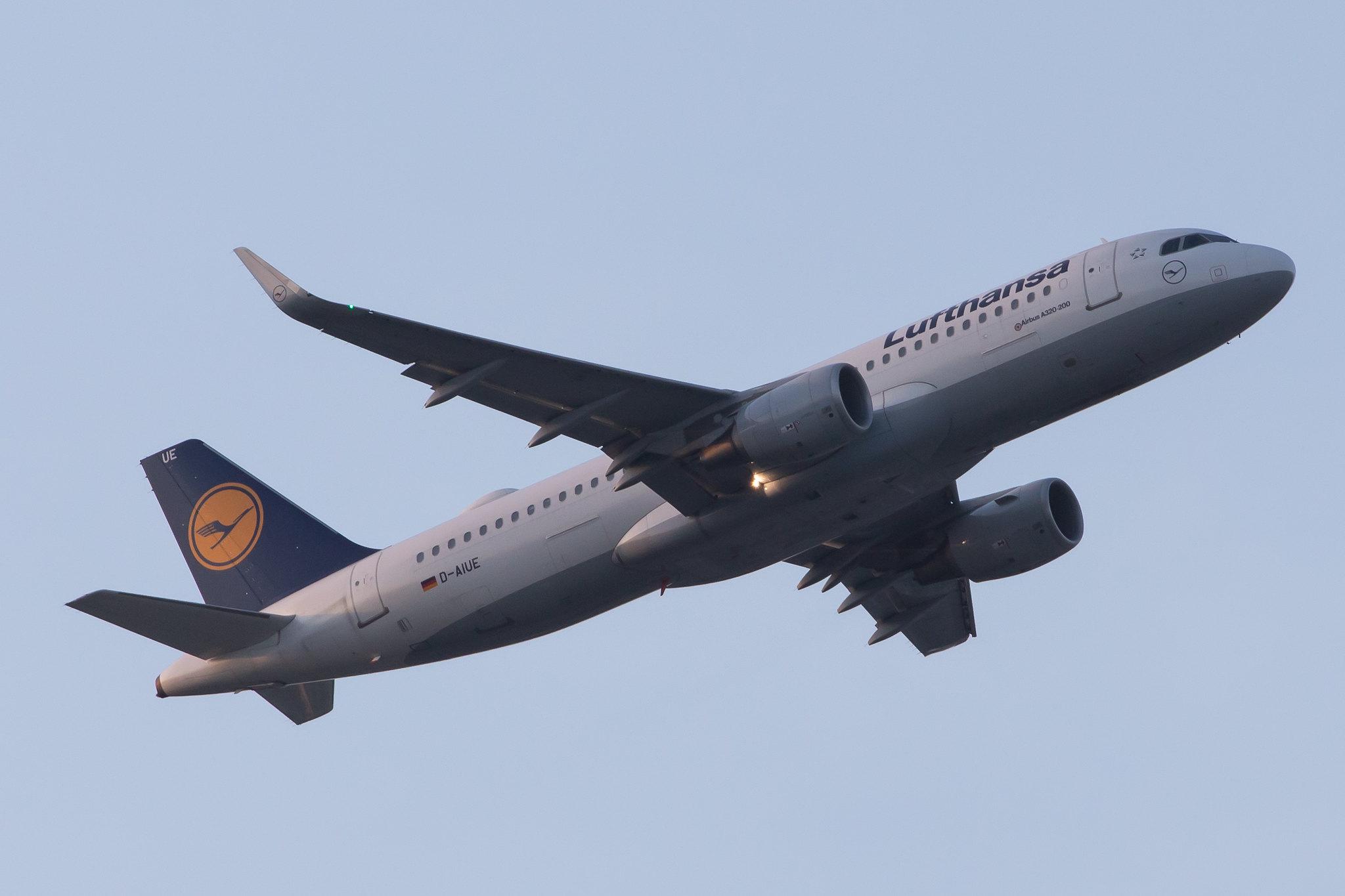 Frankfurt Airport: Lufthansa (LH / DLH) |  Airbus A320-214 A320 | D-AIUE | MSN 6092