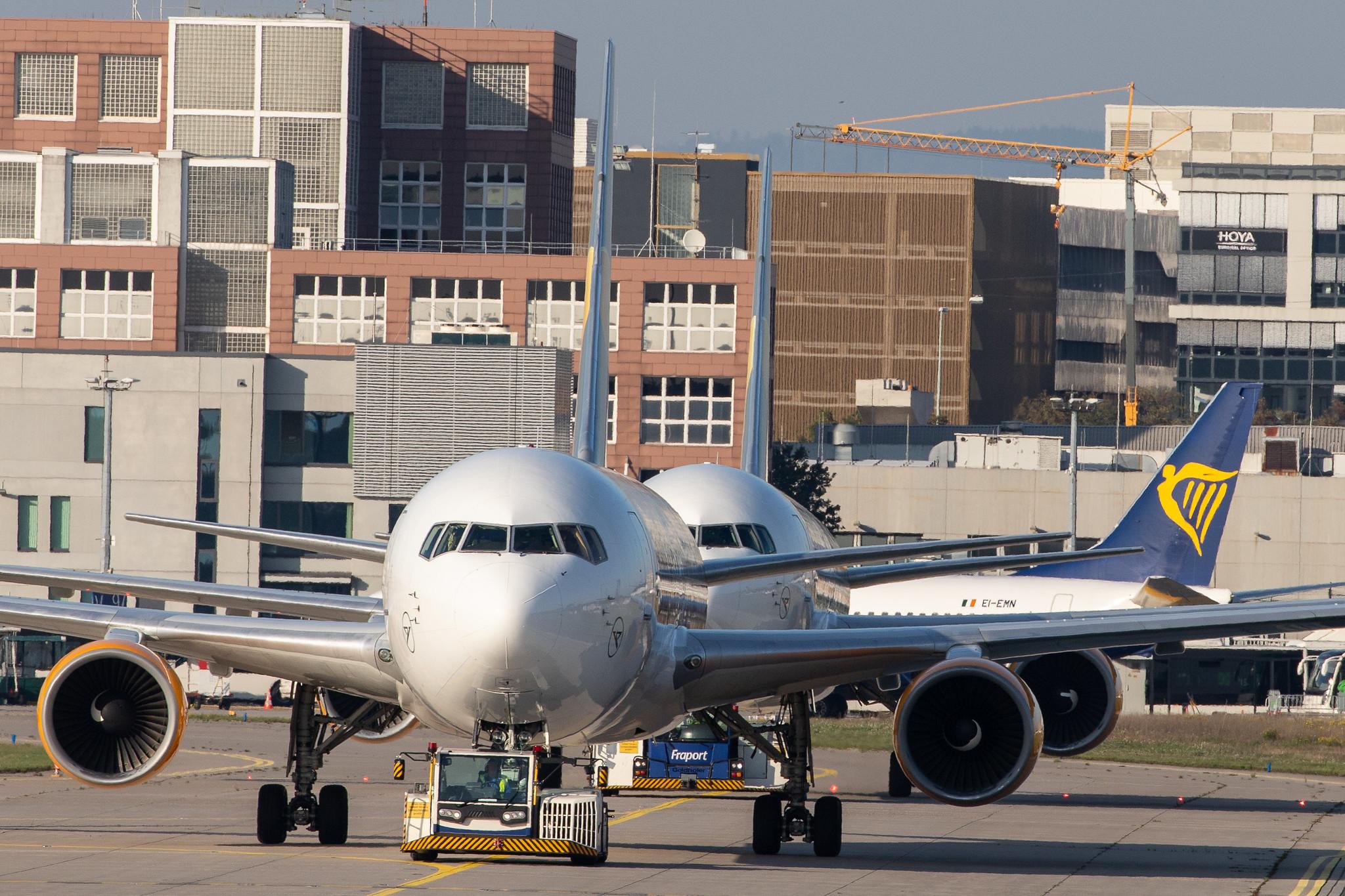 Frankfurt Airport: Condor (DE / CFG) |  Boeing 767-330(ER) B763 | D-ABUE | MSN 26984