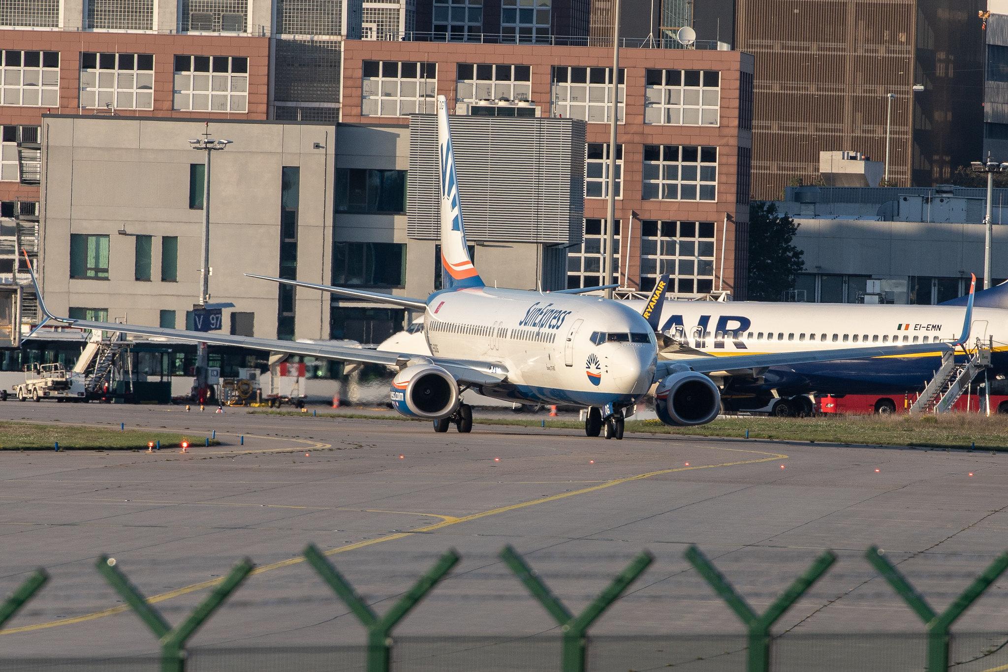 Frankfurt Airport: SunExpress (XQ / SXS) |  Boeing 737-8HC B738 | TC-SOG | MSN 61179