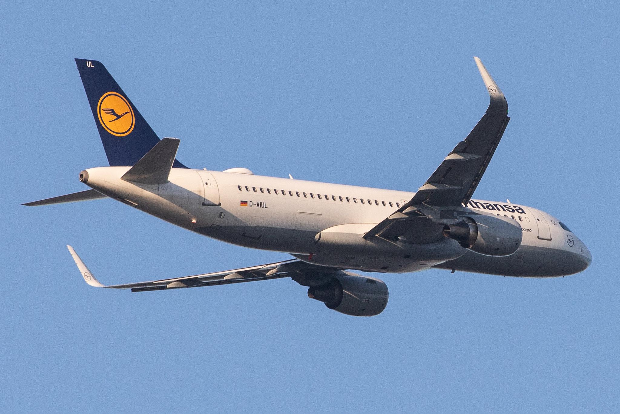 Frankfurt Airport: Lufthansa (LH / DLH) |  Airbus A320-214 A320 | D-AIUL | MSN 6521
