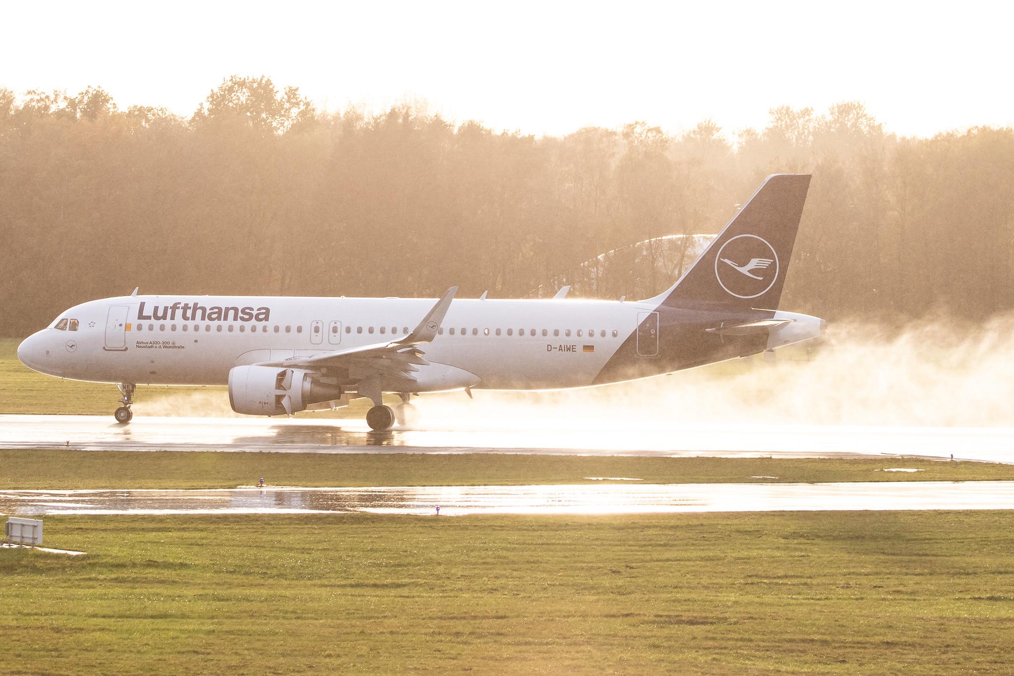Hamburg Airport: Lufthansa (LH / DLH) |  Airbus A320-214 A320 | D-AIWE | MSN 8680