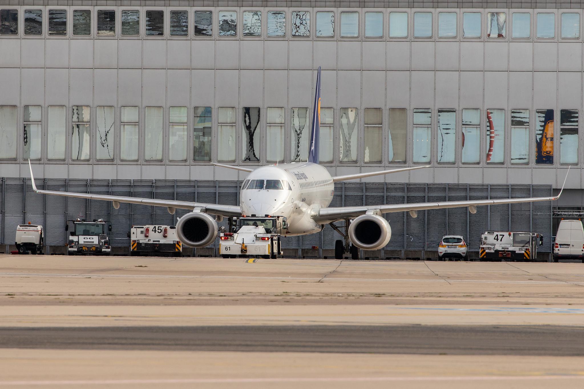 Düsseldorf Airport: Lufthansa (LH / DLH) | Operator: Lufthansa CityLine |  Embraer ERJ-190LR E190 | D-AECB | MSN 19000332