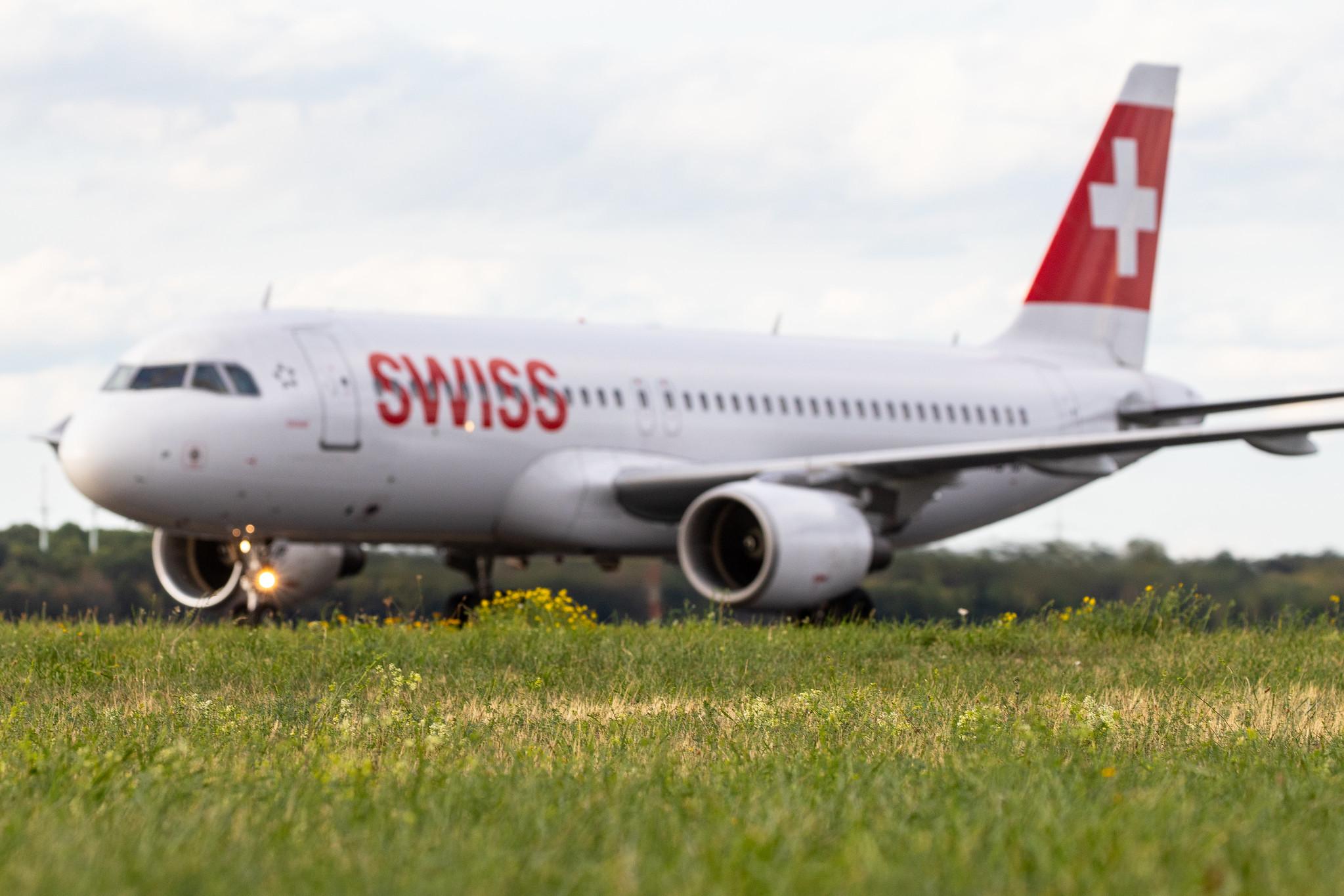 Düsseldorf Airport: Swiss (LX / SWR) |  Airbus A320-214 A320 | HB-IJP | MSN 0681