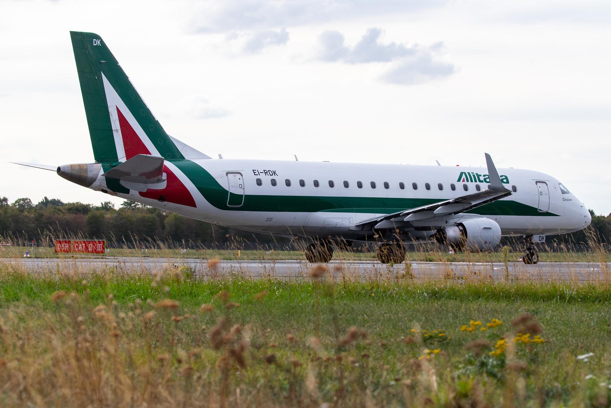 Düsseldorf Airport: Alitalia (AZ / AZA) | Operator: Alitalia CityLiner |  Embraer ERJ-175STD E75S | EI-RDK | MSN 17000343