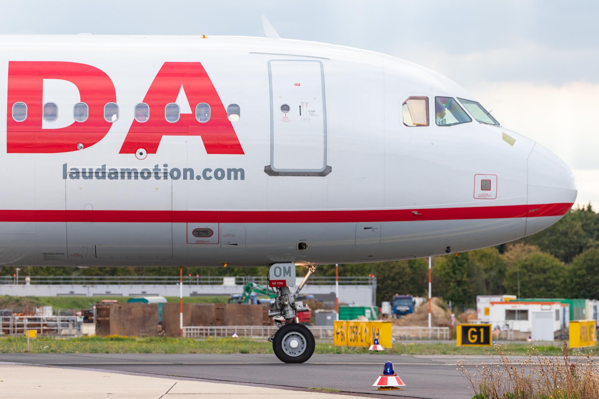 Düsseldorf Airport: Laudamotion (OE / LDM) |  Airbus A320-232 A320 | OE-LOM | MSN 2984
