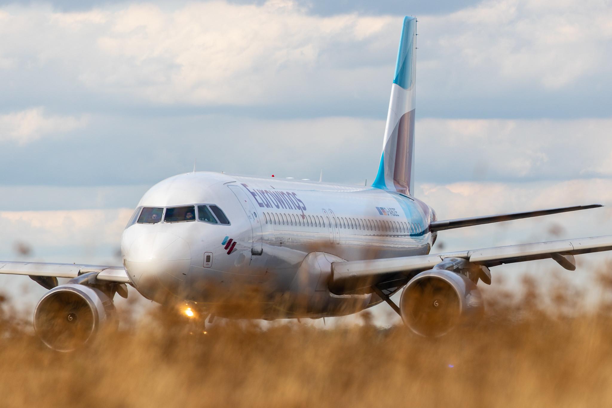 Düsseldorf Airport: Eurowings (EW / EWG) |  Airbus A320-216 A320 | D-ABZE | MSN 3464