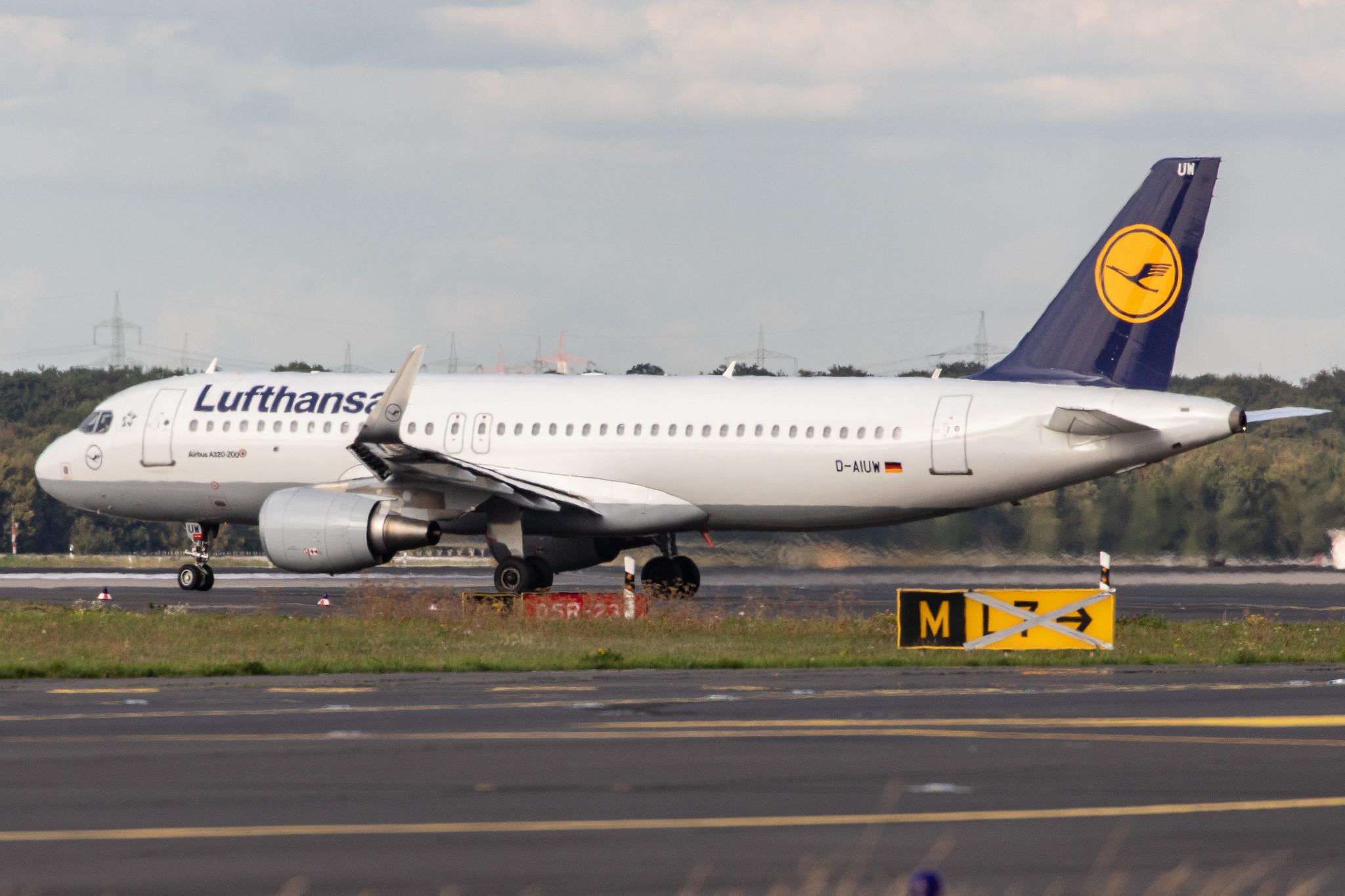 Düsseldorf Airport: Lufthansa (LH / DLH) |  Airbus A320-214 A320 | D-AIUW | MSN 7251