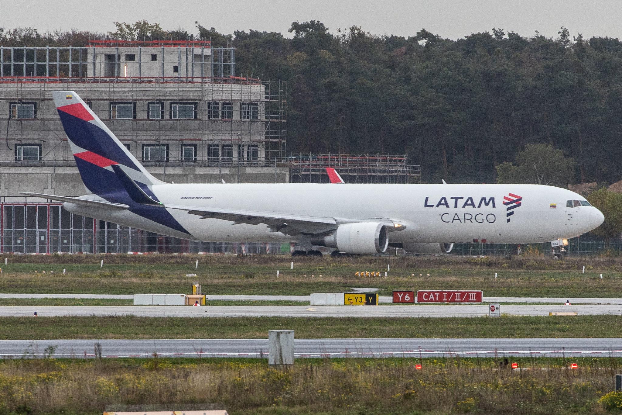 Frankfurt Airport: LATAM Cargo Chile (UC / LCO) |  Boeing 767-316F(ER) B763 | N532LA | MSN 30780