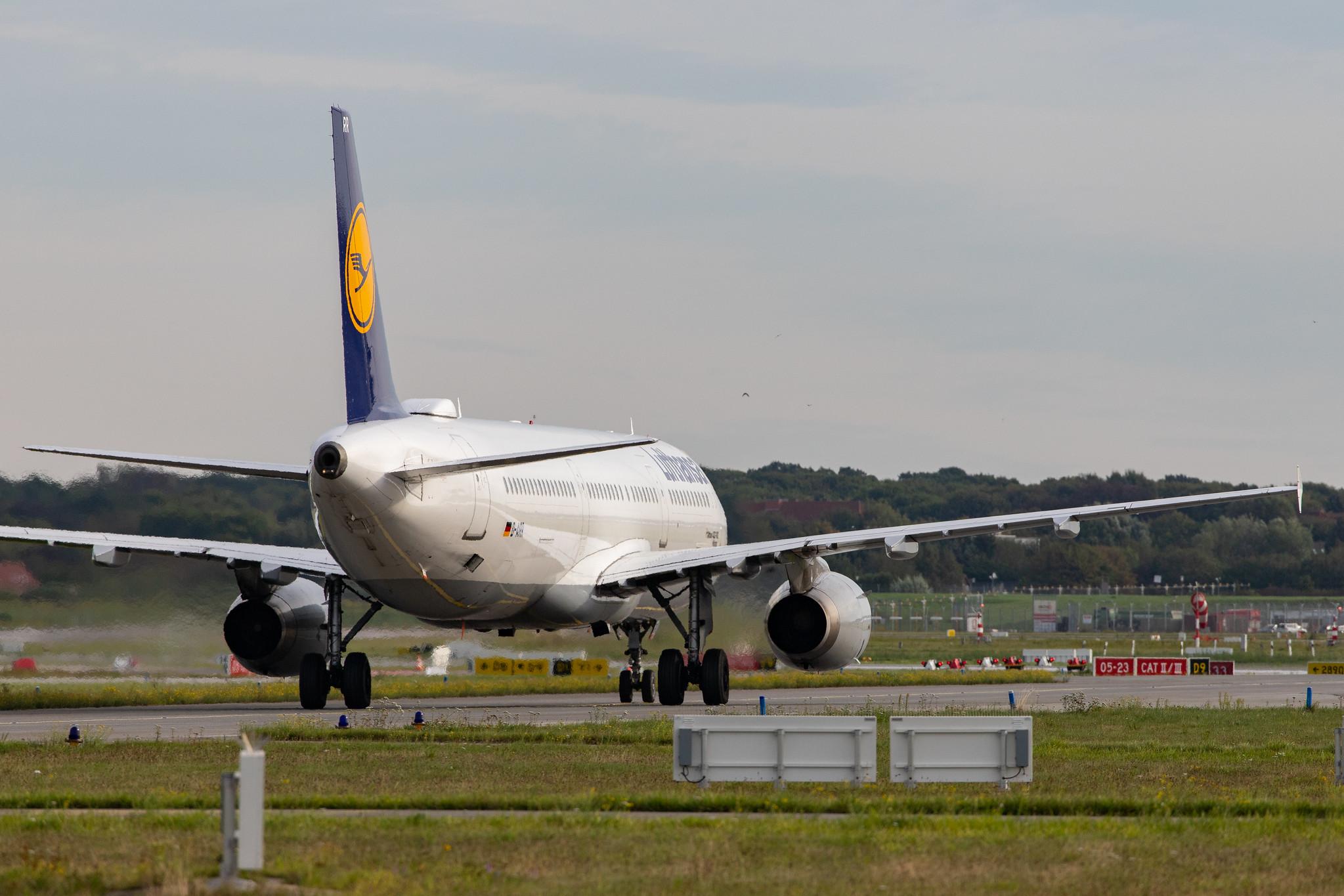 Hamburg Airport: Lufthansa (LH / DLH) |  Airbus A321-131 A321 | D-AIRR | MSN 0567