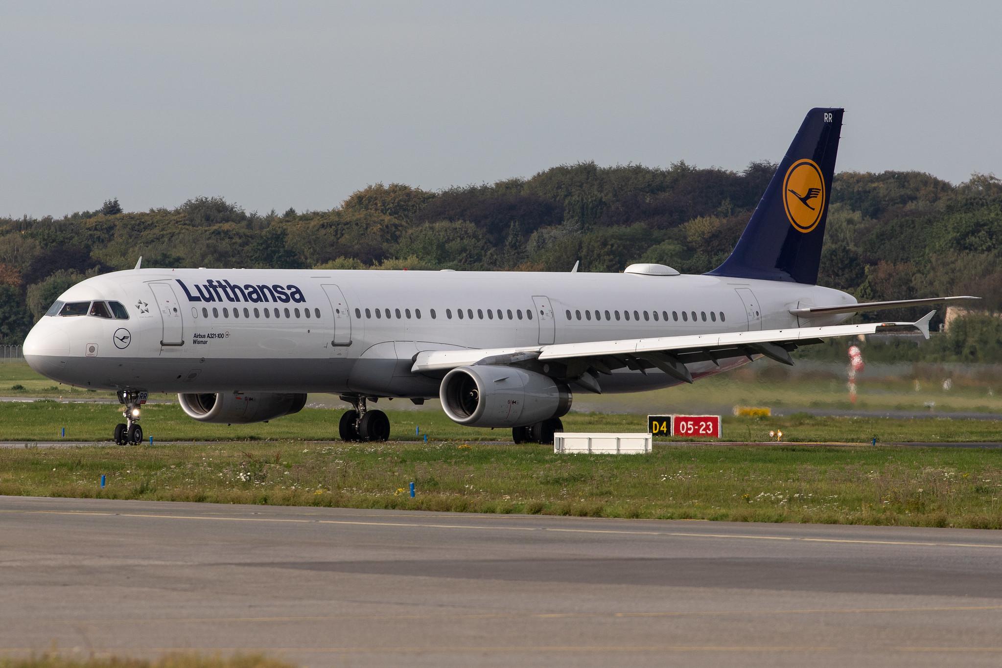Hamburg Airport: Lufthansa (LH / DLH) |  Airbus A321-131 A321 | D-AIRR | MSN 0567