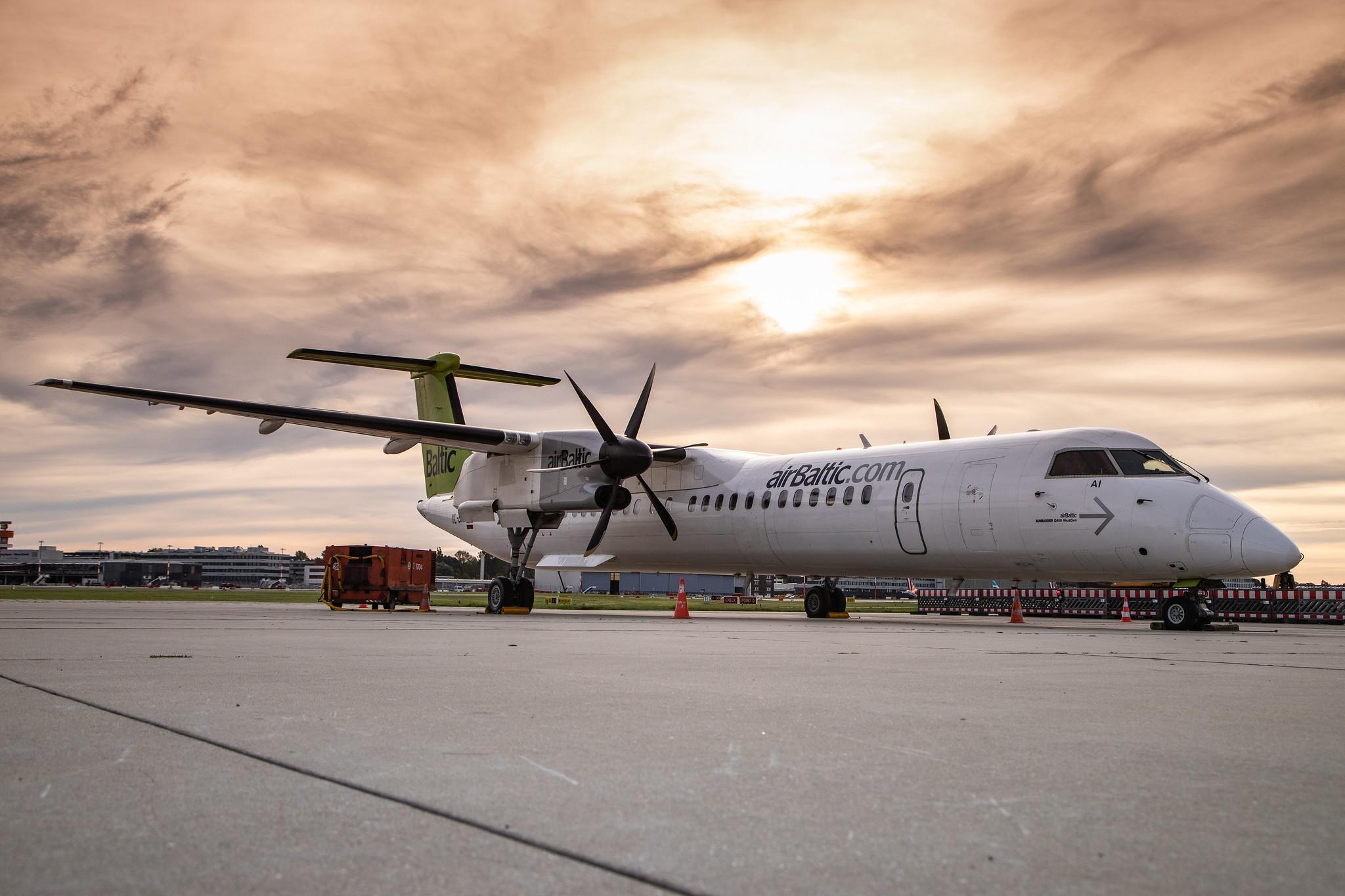 Hamburg Airport: Air Baltic (BT / BTI) |  De Havilland Canada Dash 8-400 DH8D | YL-BAI | MSN 4302