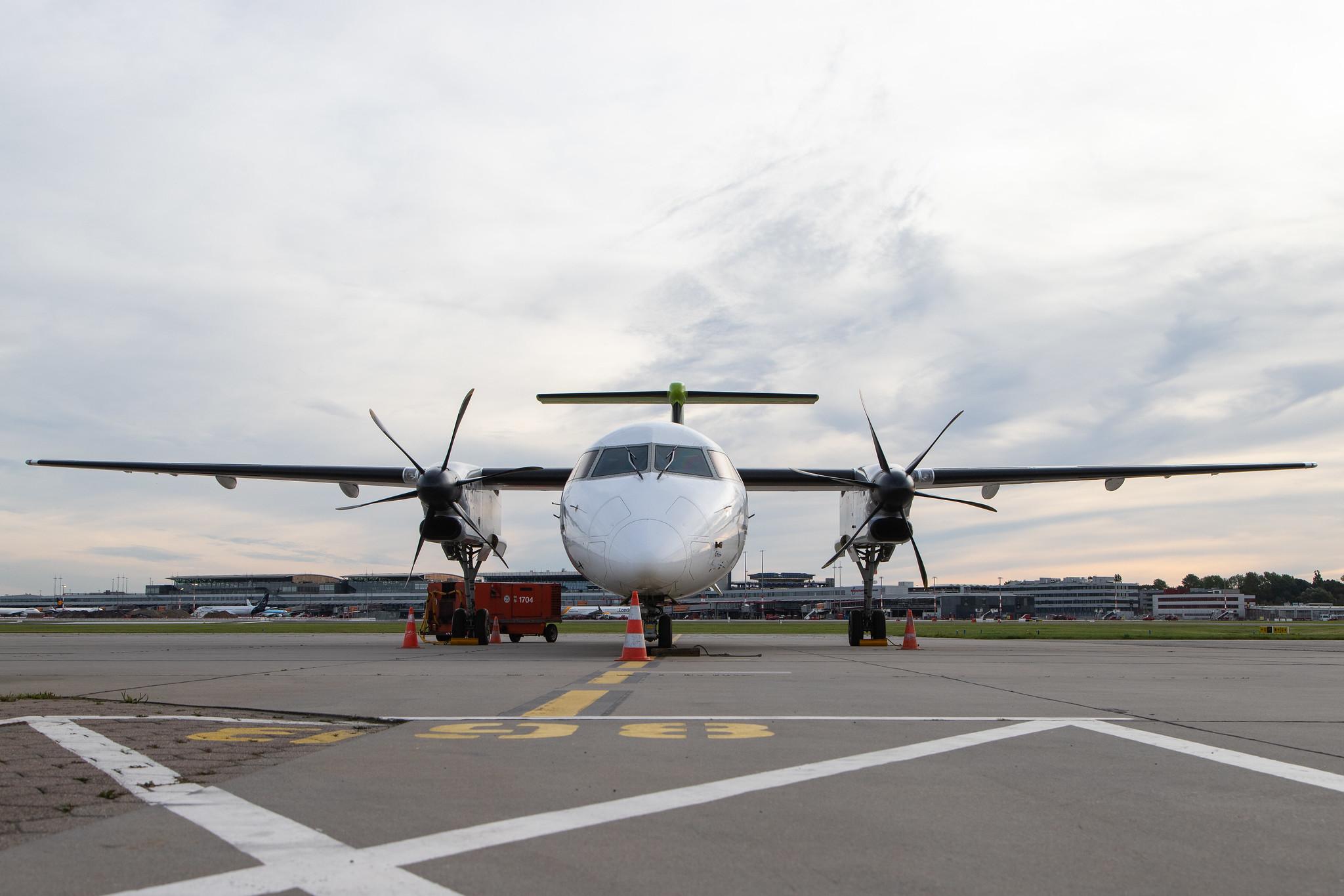 Hamburg Airport: Air Baltic (BT / BTI) |  De Havilland Canada Dash 8-400 DH8D | YL-BAI | MSN 4302