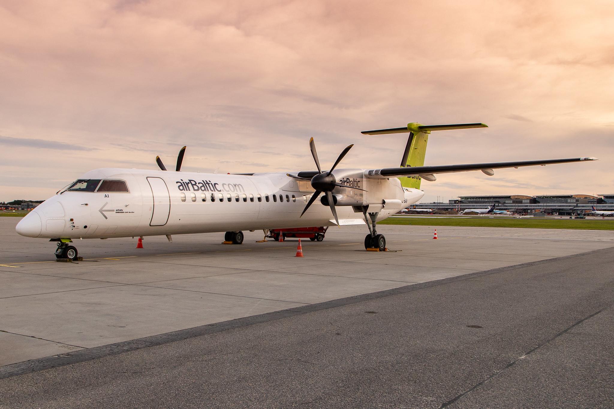 Hamburg Airport: Air Baltic (BT / BTI) |  De Havilland Canada Dash 8-400 DH8D | YL-BAI | MSN 4302