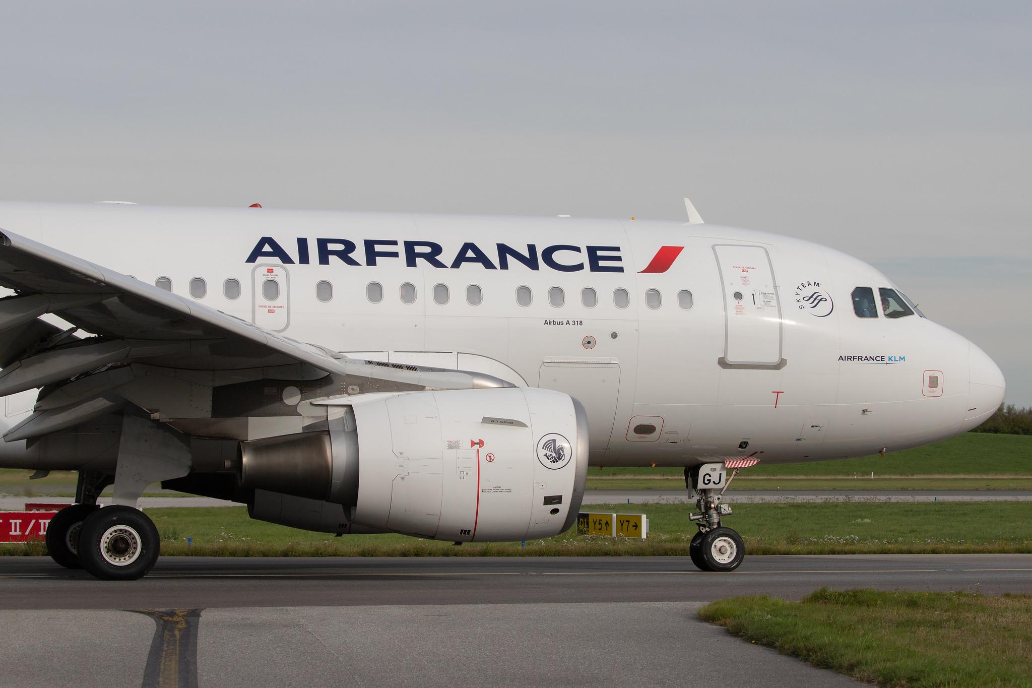 Hamburg Airport: Air France (AF / AFR) |  Airbus A318-111 A318 | F-GUGJ | MSN 2582