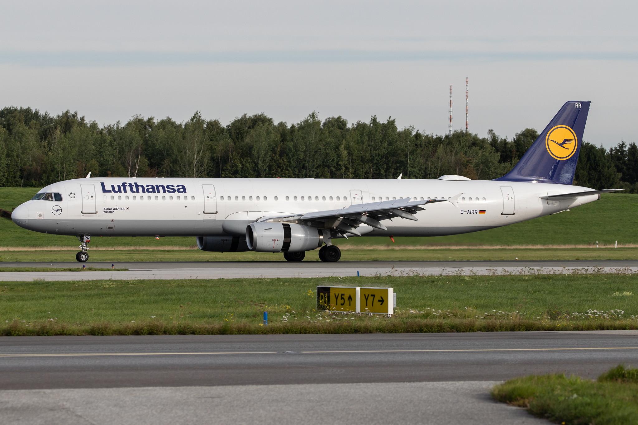 Hamburg Airport: Lufthansa (LH / DLH) |  Airbus A321-131 A321 | D-AIRR | MSN 0567