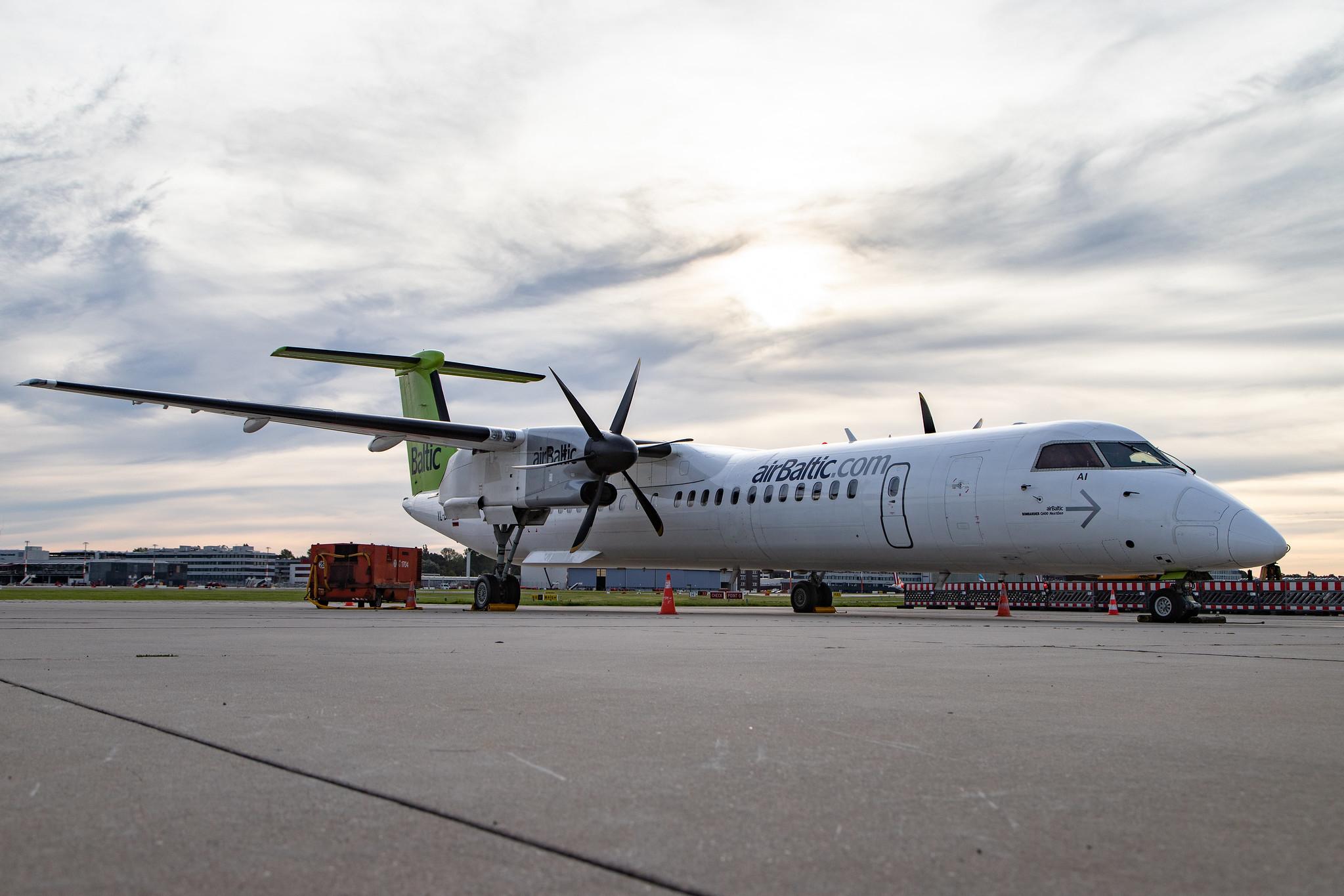 Hamburg Airport: Air Baltic (BT / BTI) |  De Havilland Canada Dash 8-400 DH8D | YL-BAI | MSN 4302