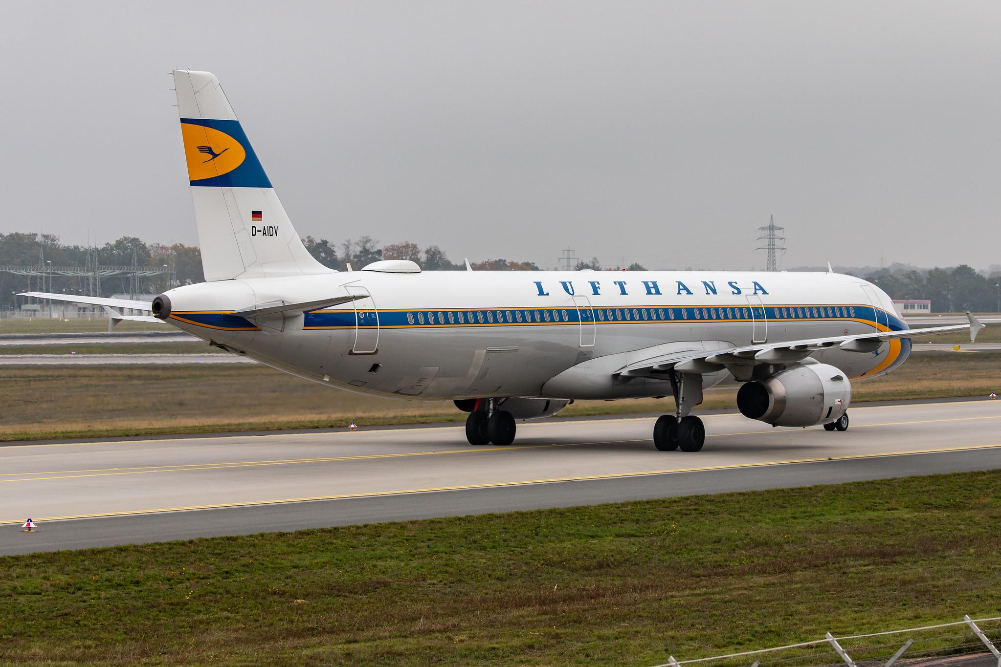 Frankfurt Airport: Lufthansa (LH / DLH) |  Livery: Retro livery |  Airbus A321-231 A321 | D-AIDV | MSN 5413