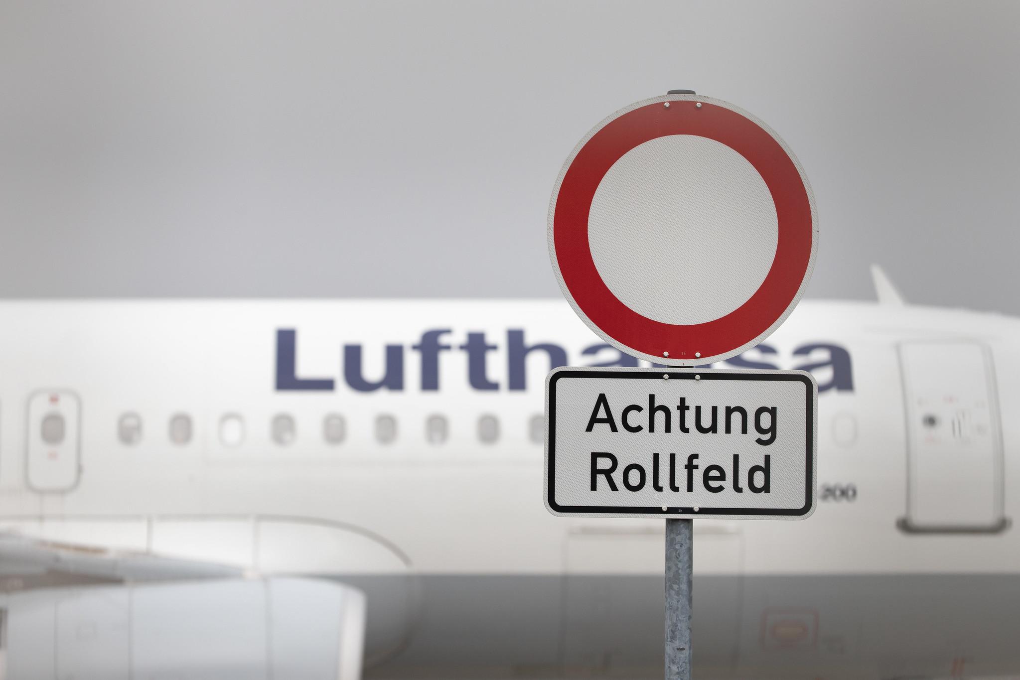 Frankfurt Airport: Lufthansa (LH / DLH) |  Airbus A320-214 A320 | D-AIUI | MSN 6265 | Achtung Rollfeld