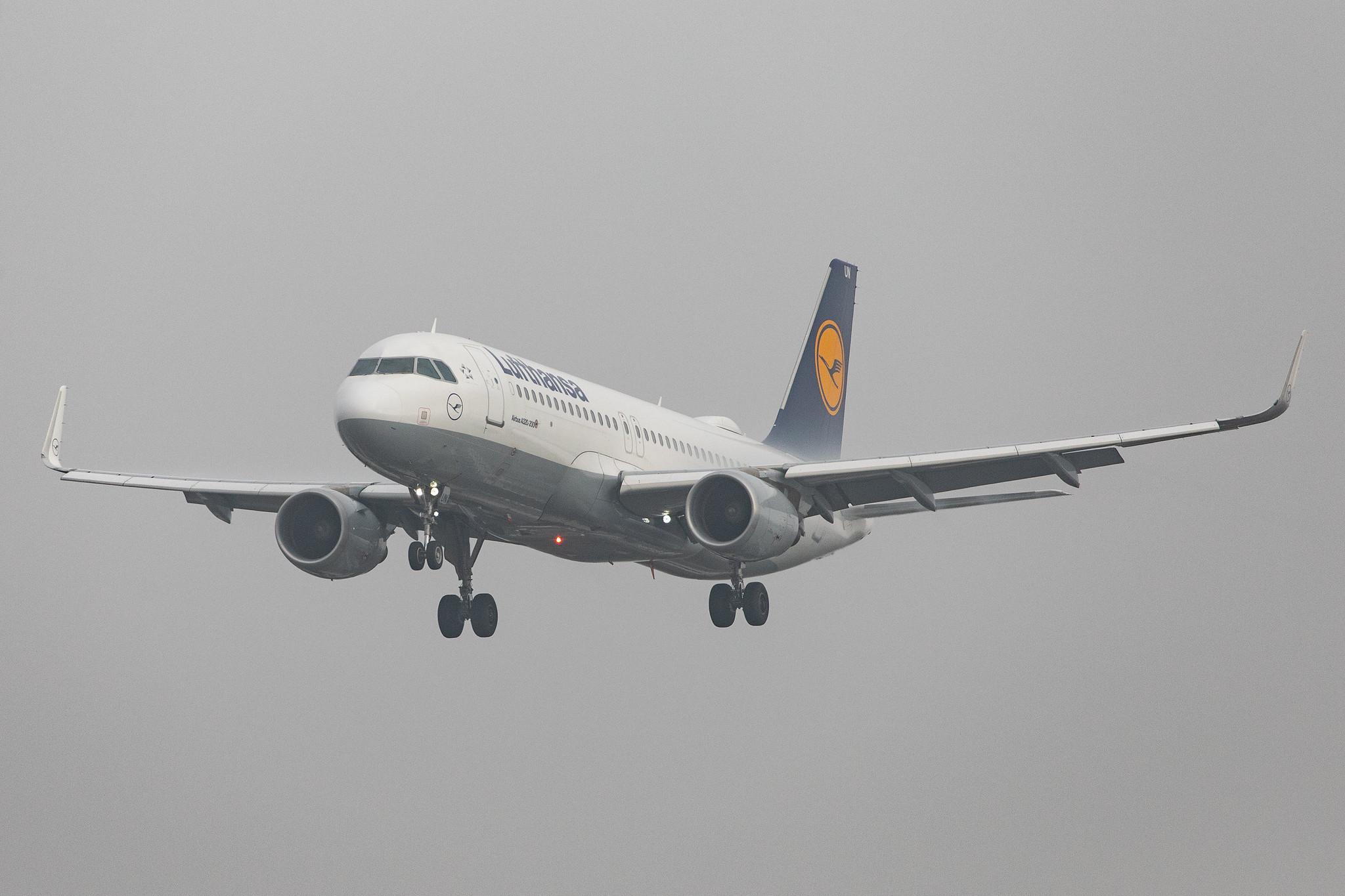 Frankfurt Airport: Lufthansa (LH / DLH) |  Airbus A320-214 A320 | D-AIUN | MSN 6549
