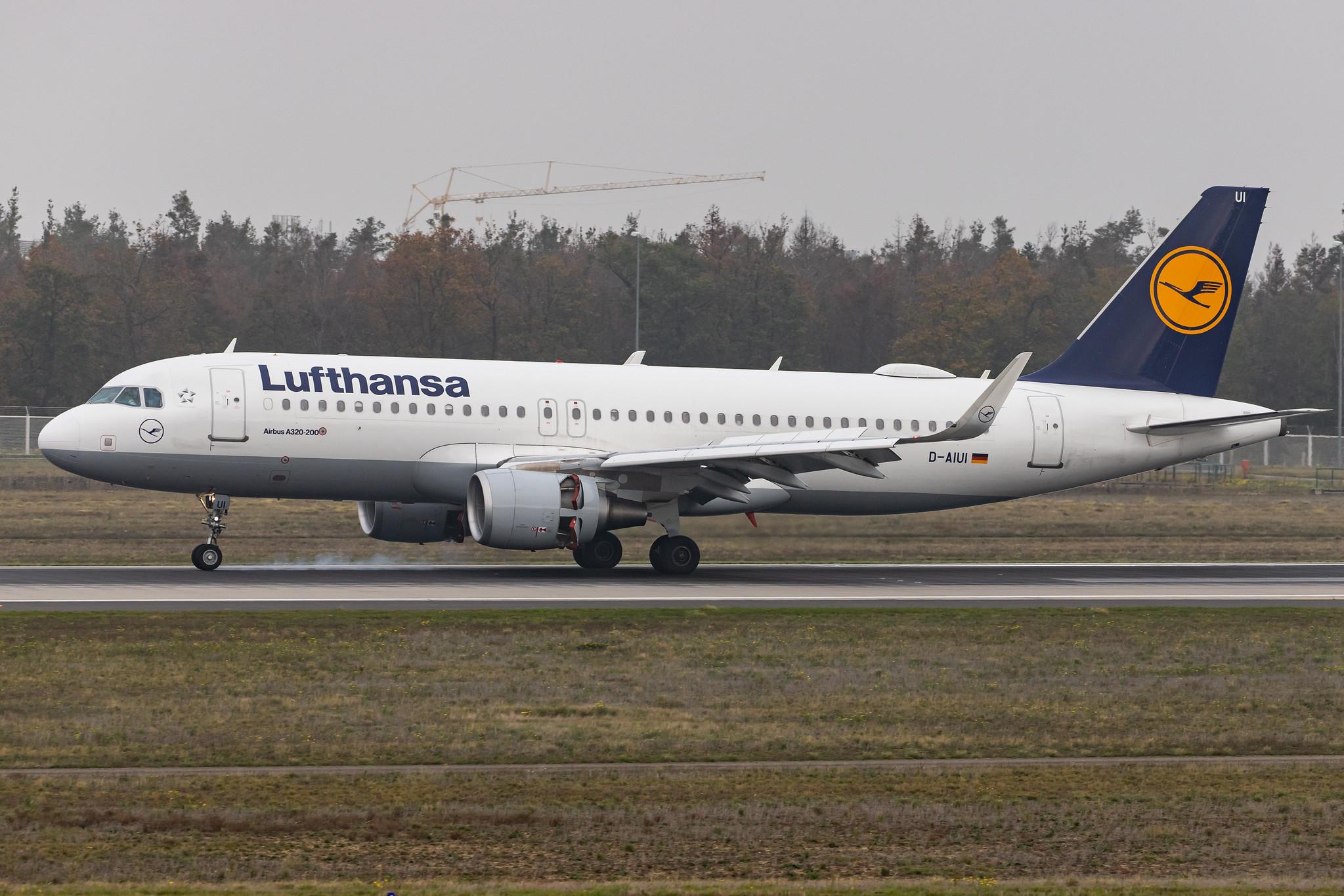 Frankfurt Airport: Lufthansa (LH / DLH) |  Airbus A320-214 A320 | D-AIUI | MSN 6265