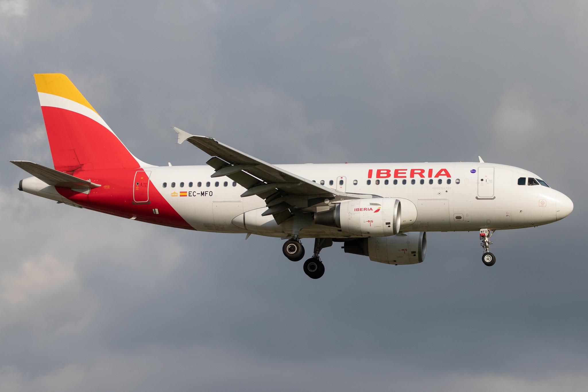 Hamburg Airport: Iberia (IB / IBE) |  Airbus A319-111 A319 | EC-MFO | MSN 0938
