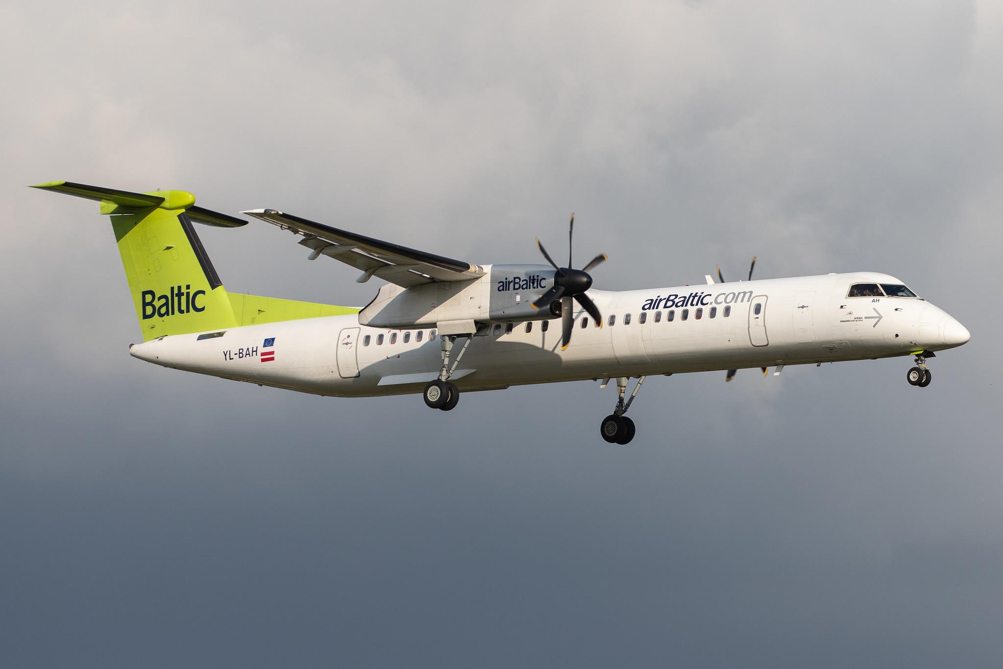 Hamburg Airport: Air Baltic (BT / BTI) |  De Havilland Canada Dash 8-400 DH8D | YL-BAH | MSN 4296