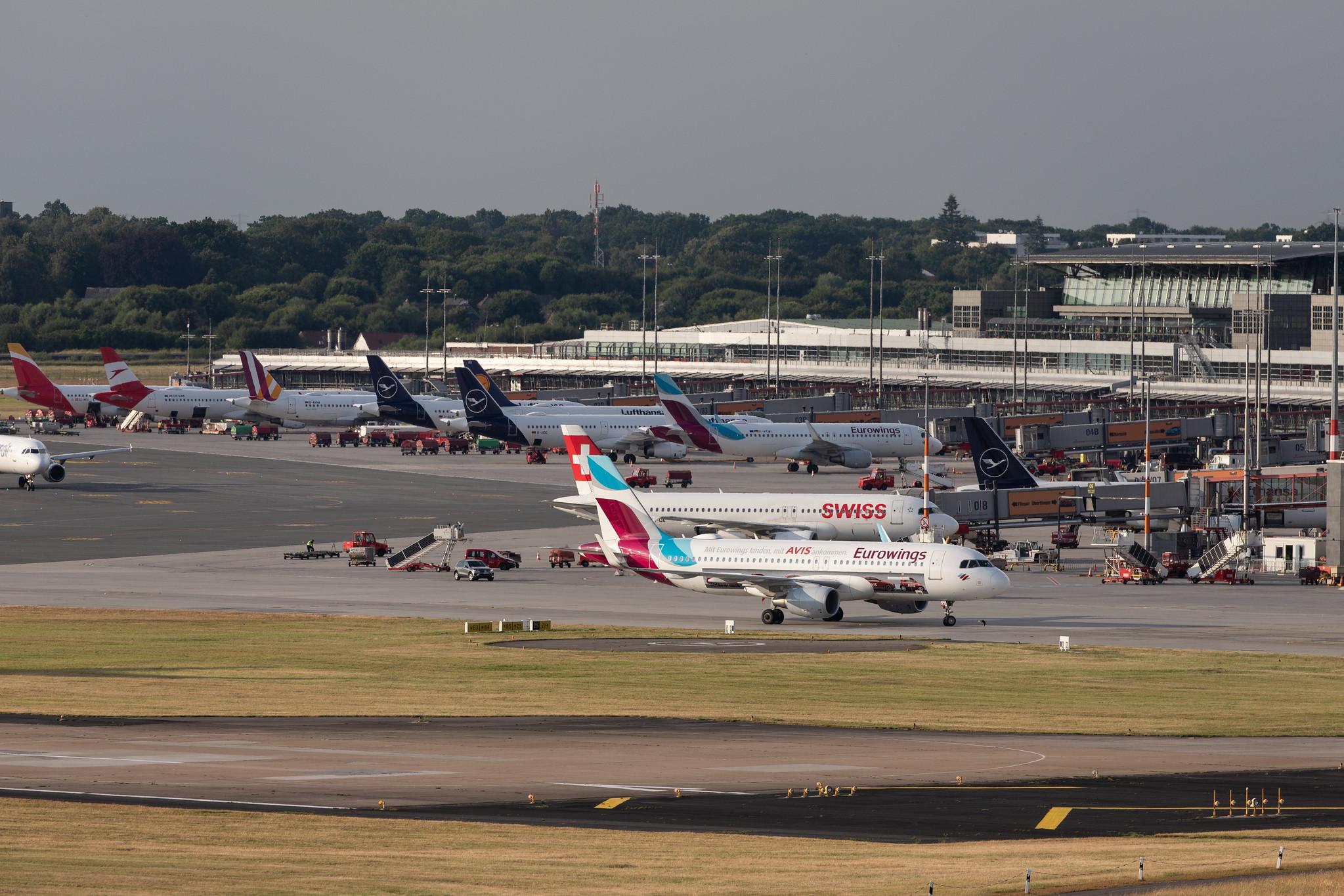 Hamburg Airport: Eurowings (EW / EWG) | Livery: AVIS Livery | Airbus A320-214 A320 | D-AEWS | MSN 7439