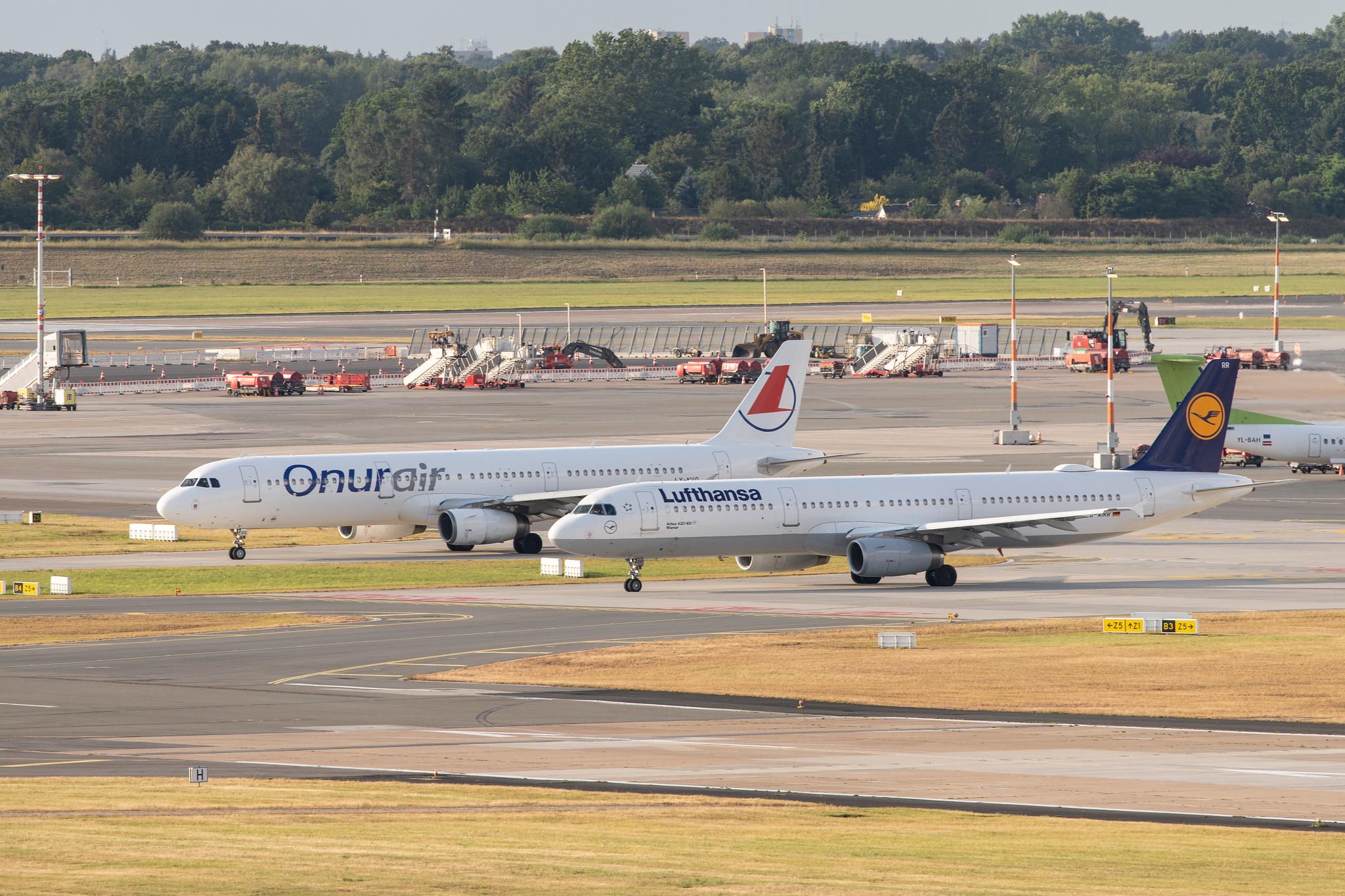 Hamburg Airport: Lufthansa (LH / DLH) |  Airbus A321-131 A321 | D-AIRR | MSN 0567