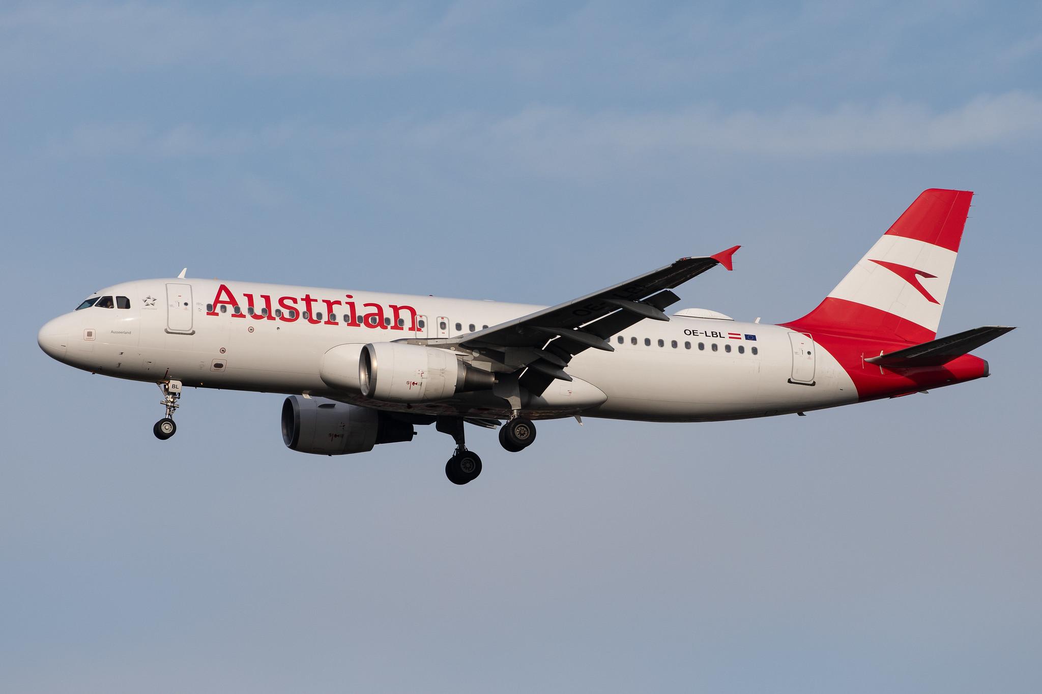 London Heathrow Airport: Austrian Airlines (OS / AUA) |  Airbus A320-214 A320 | OE-LBL | MSN 2009