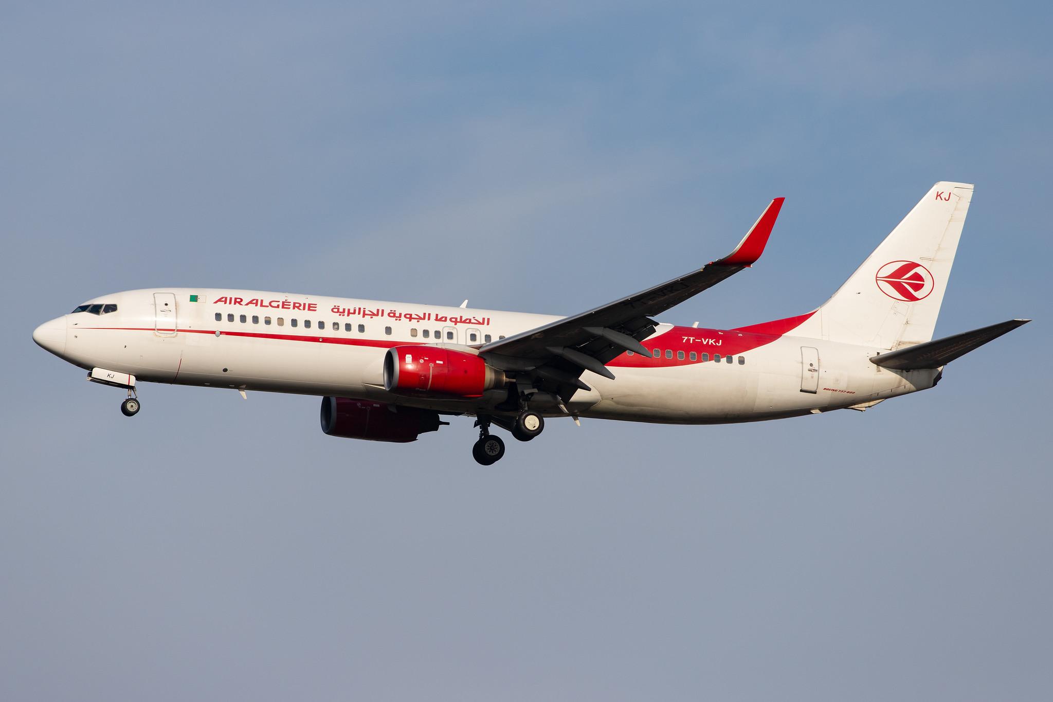 London Heathrow Airport: Air Algerie (AH / DAH) |  Boeing 737-8D6 B738 | 7T-VKJ | MSN 40864