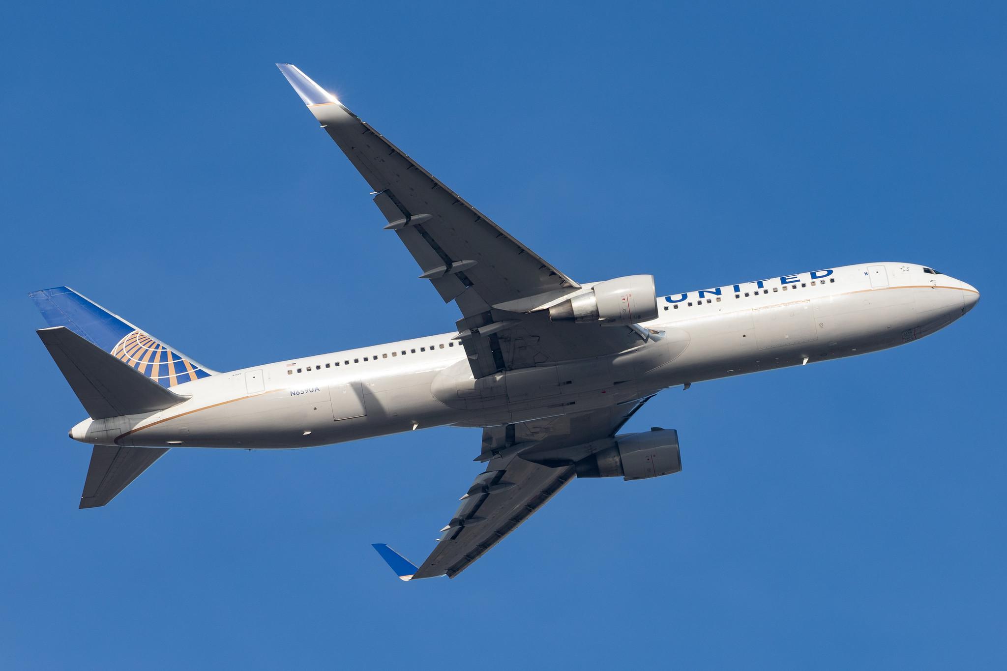 London Heathrow Airport: United Airlines (UA / UAL) |  Boeing 767-322(ER) B763 | N659UA | MSN 27114