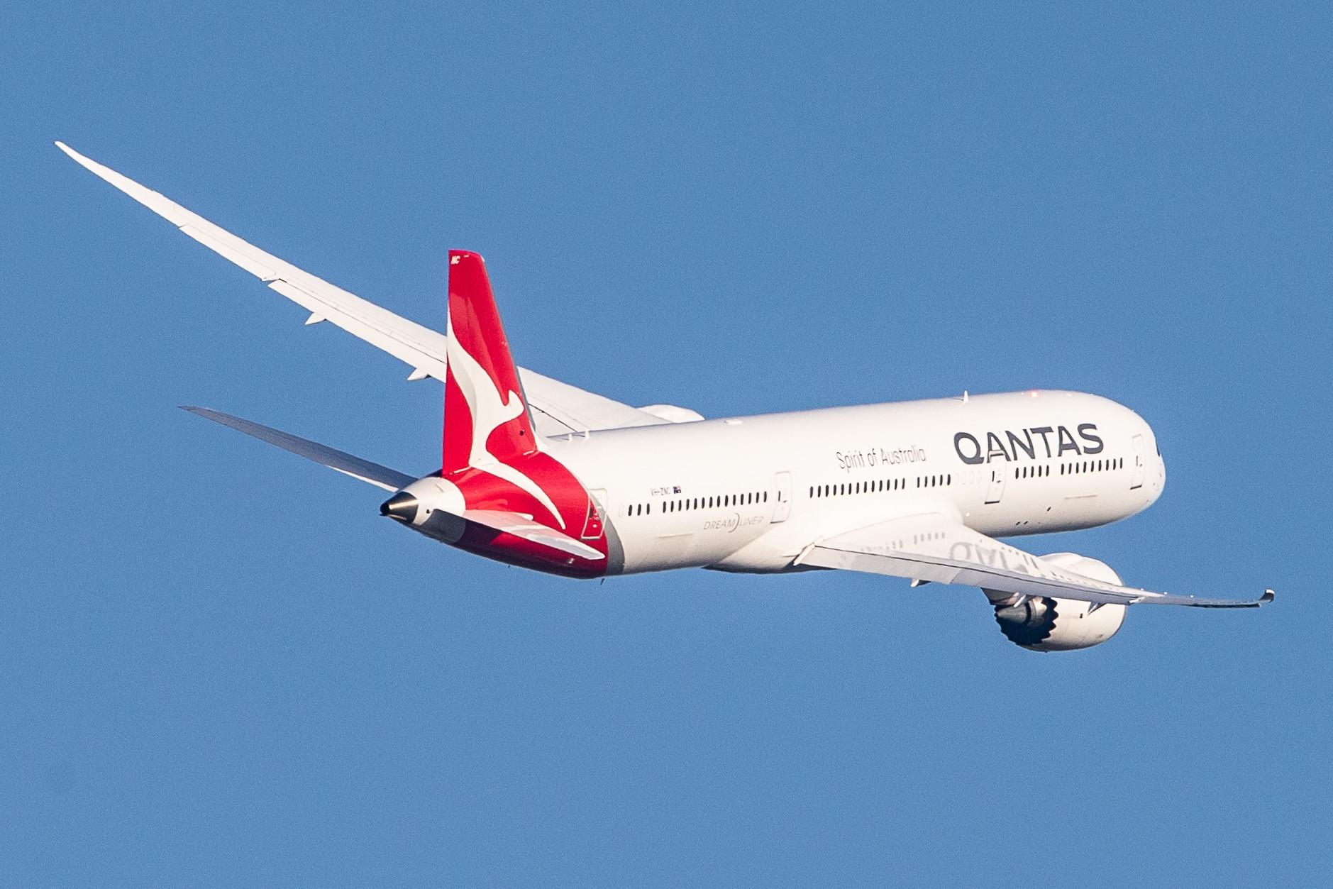 London Heathrow Airport: Qantas (QF / QFA) |  Boeing 787-9 Dreamliner B789 | VH-ZNC | MSN 39040