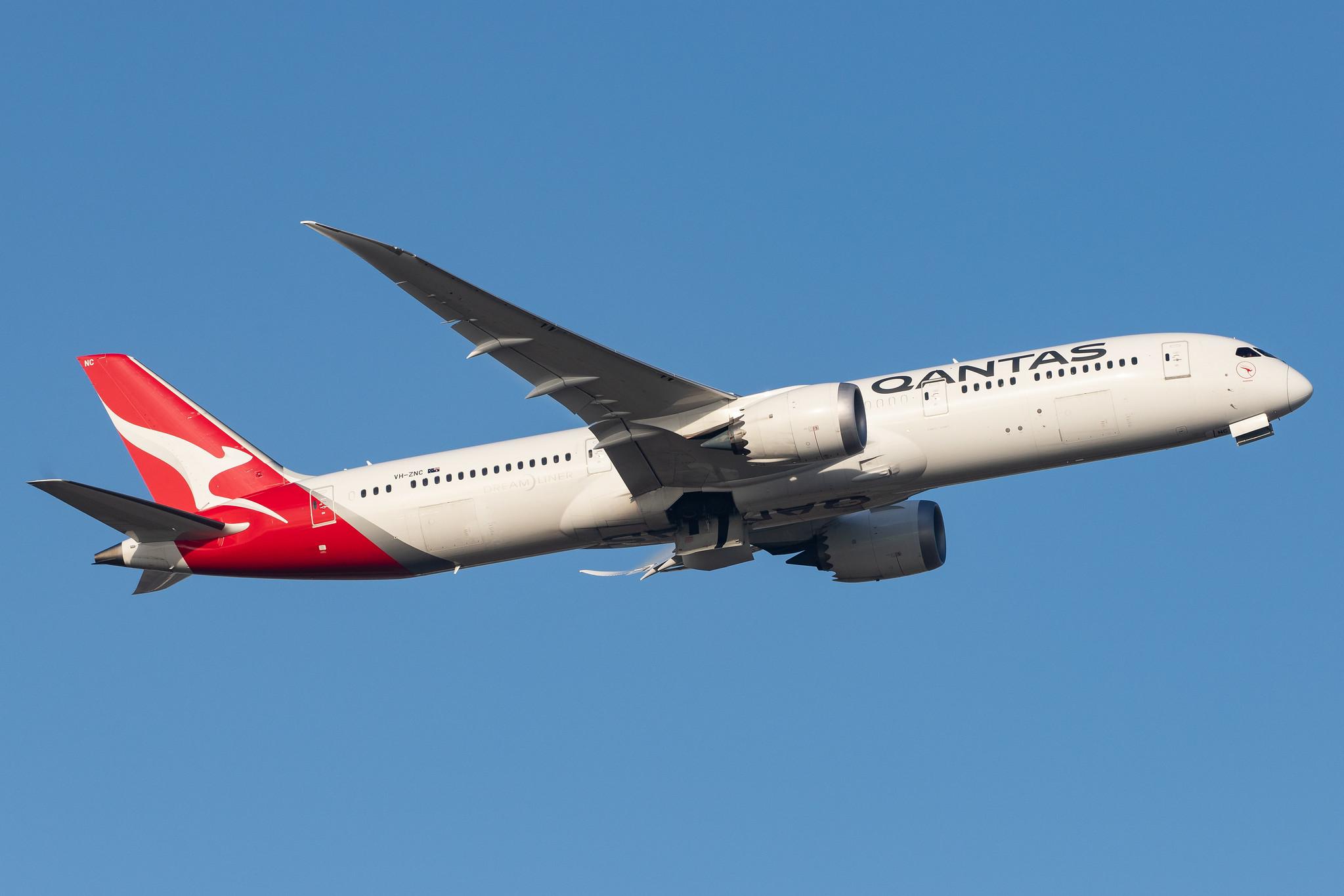 London Heathrow Airport: Qantas (QF / QFA) |  Boeing 787-9 Dreamliner B789 | VH-ZNC | MSN 39040