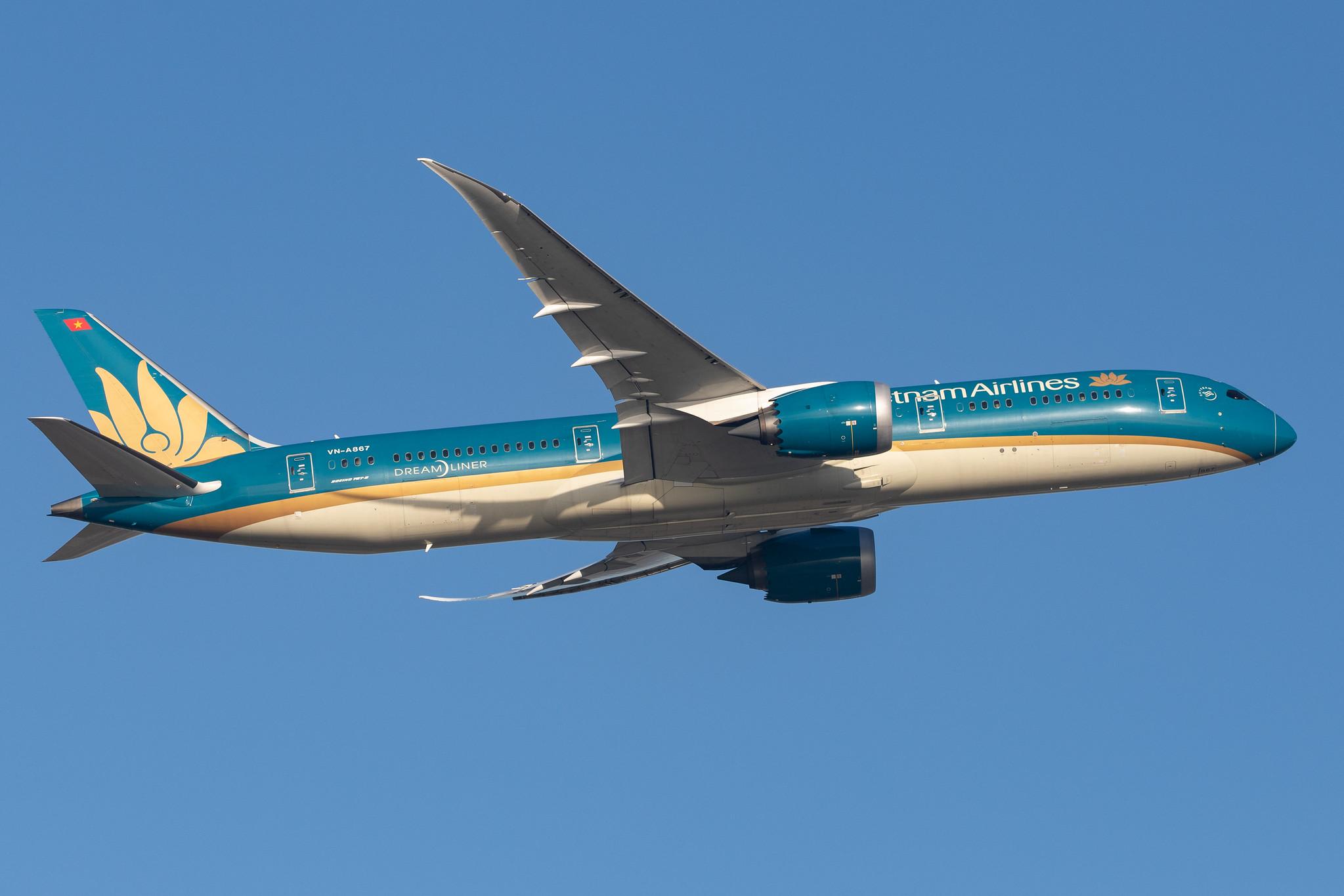 London Heathrow Airport: Vietnam Airlines (VN / HVN) |  Boeing 787-9 Dreamliner B789 | VN-A867 | MSN 39287