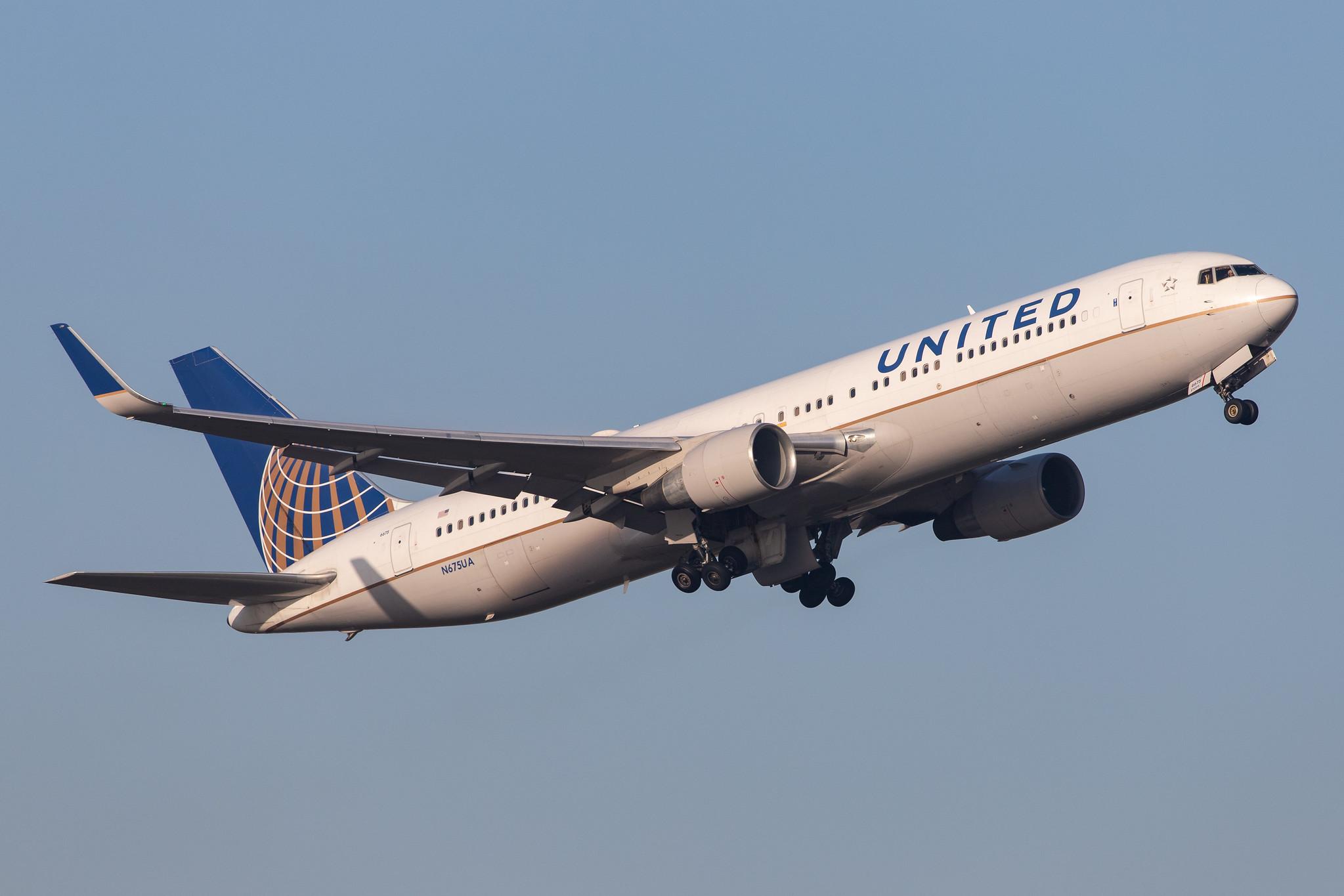 London Heathrow Airport: United Airlines (UA / UAL) |  Boeing 767-322(ER) B763 | N675UA | MSN 29243