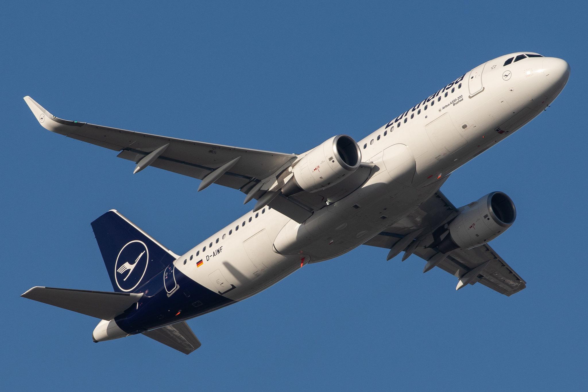 London Heathrow Airport: Lufthansa (LH / DLH) |  Airbus A320-214 A320 | D-AIWF | MSN 8853