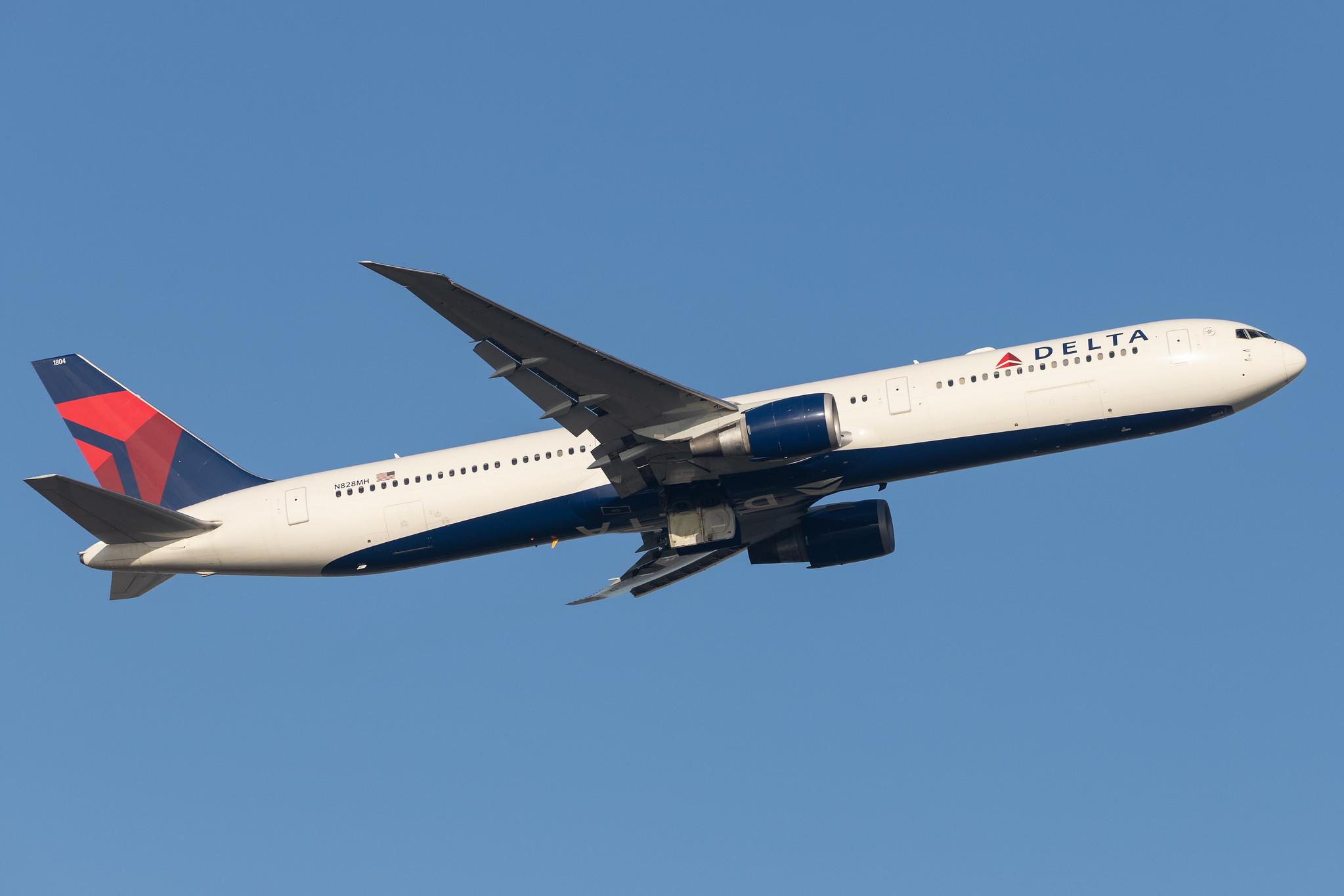 London Heathrow Airport: Delta Air Lines (DL / DAL) |  Boeing 767-432(ER) B764 | N828MH | MSN 29699