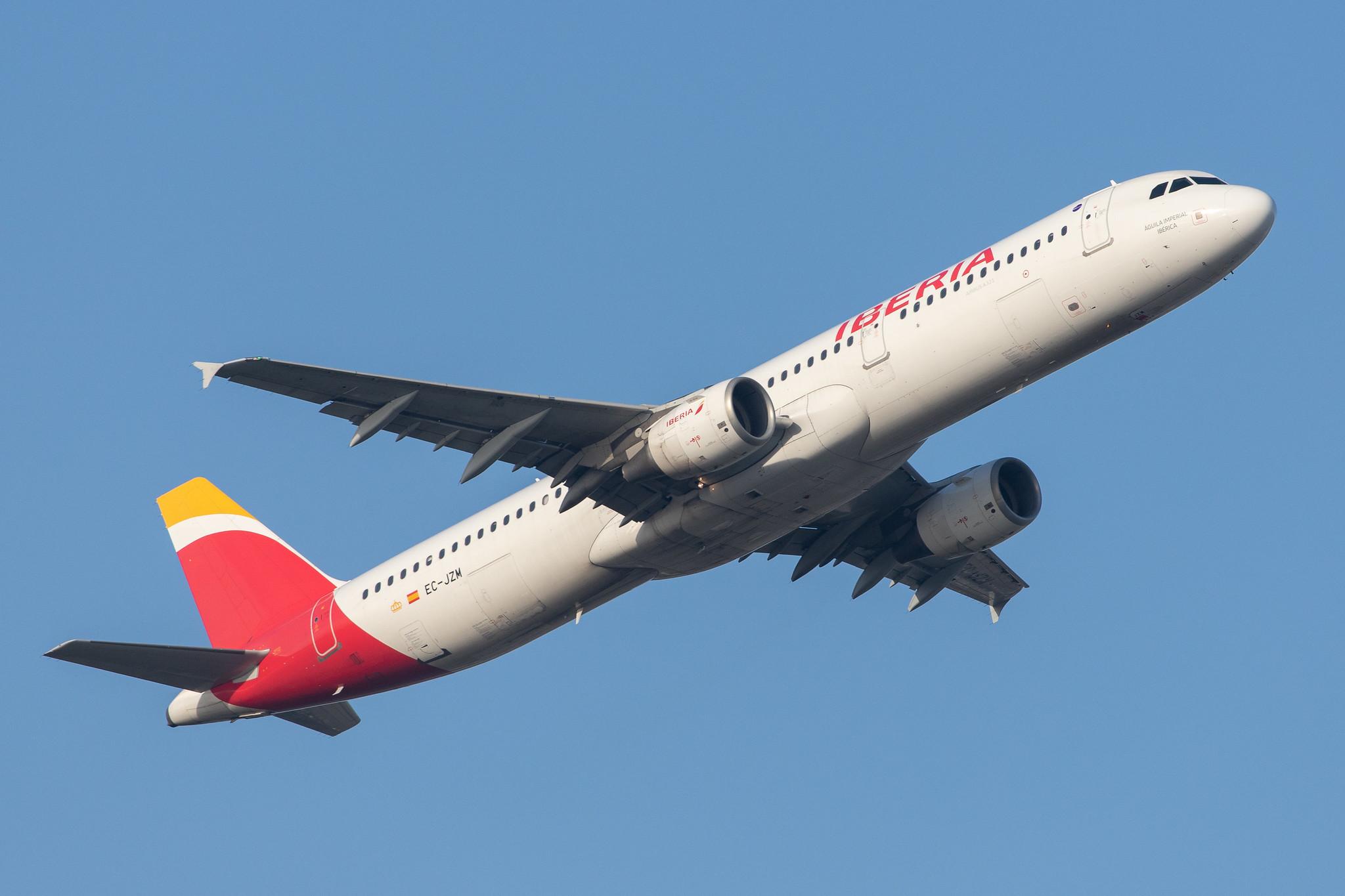 London Heathrow Airport: Iberia (IB / IBE) |  Airbus A321-212 A321 | EC-JZM | MSN 2996