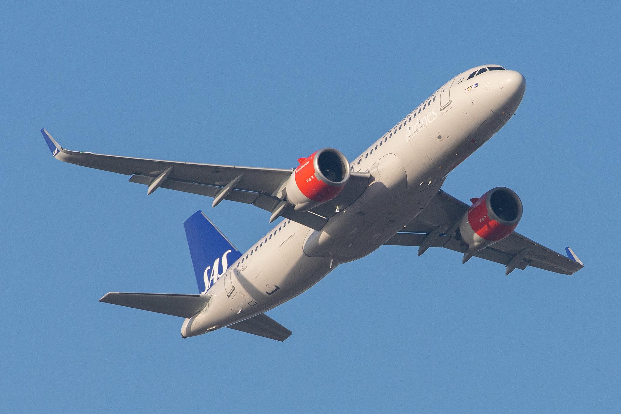 London Heathrow Airport: SAS (SK / SAS) | Operator: SAS Ireland |  Airbus A320-251N A20N | EI-SIH | MSN 8551