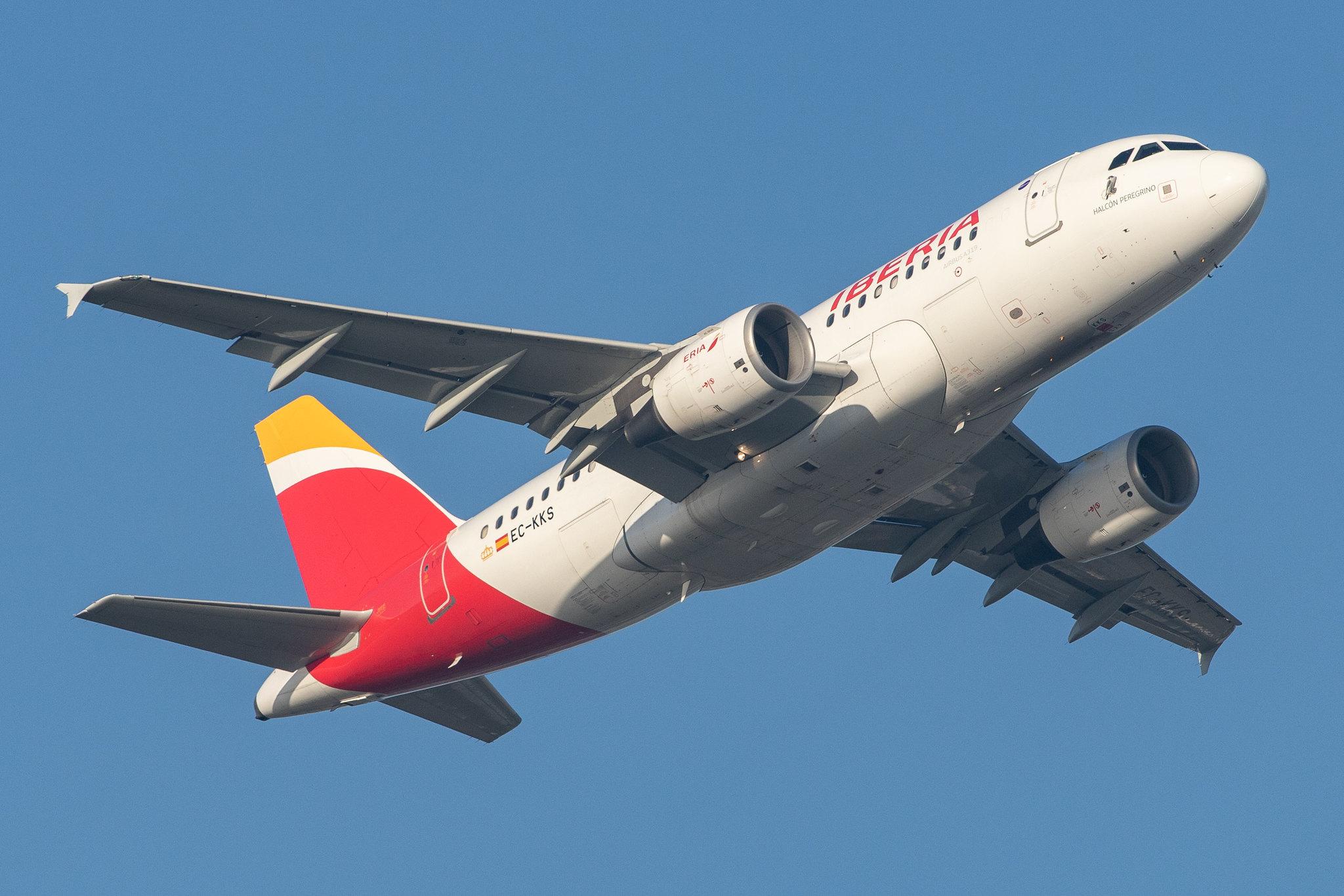 London Heathrow Airport: Iberia (IB / IBE) |  Airbus A319-111 A319 | EC-KKS | MSN 3320