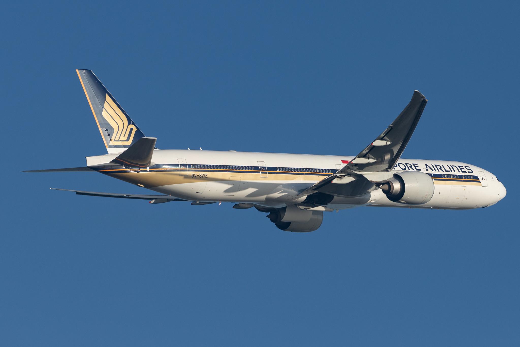 London Heathrow Airport: Singapore Airlines (SQ / SIA) |  Boeing 777-312(ER) B77W | 9V-SWE | MSN 34570