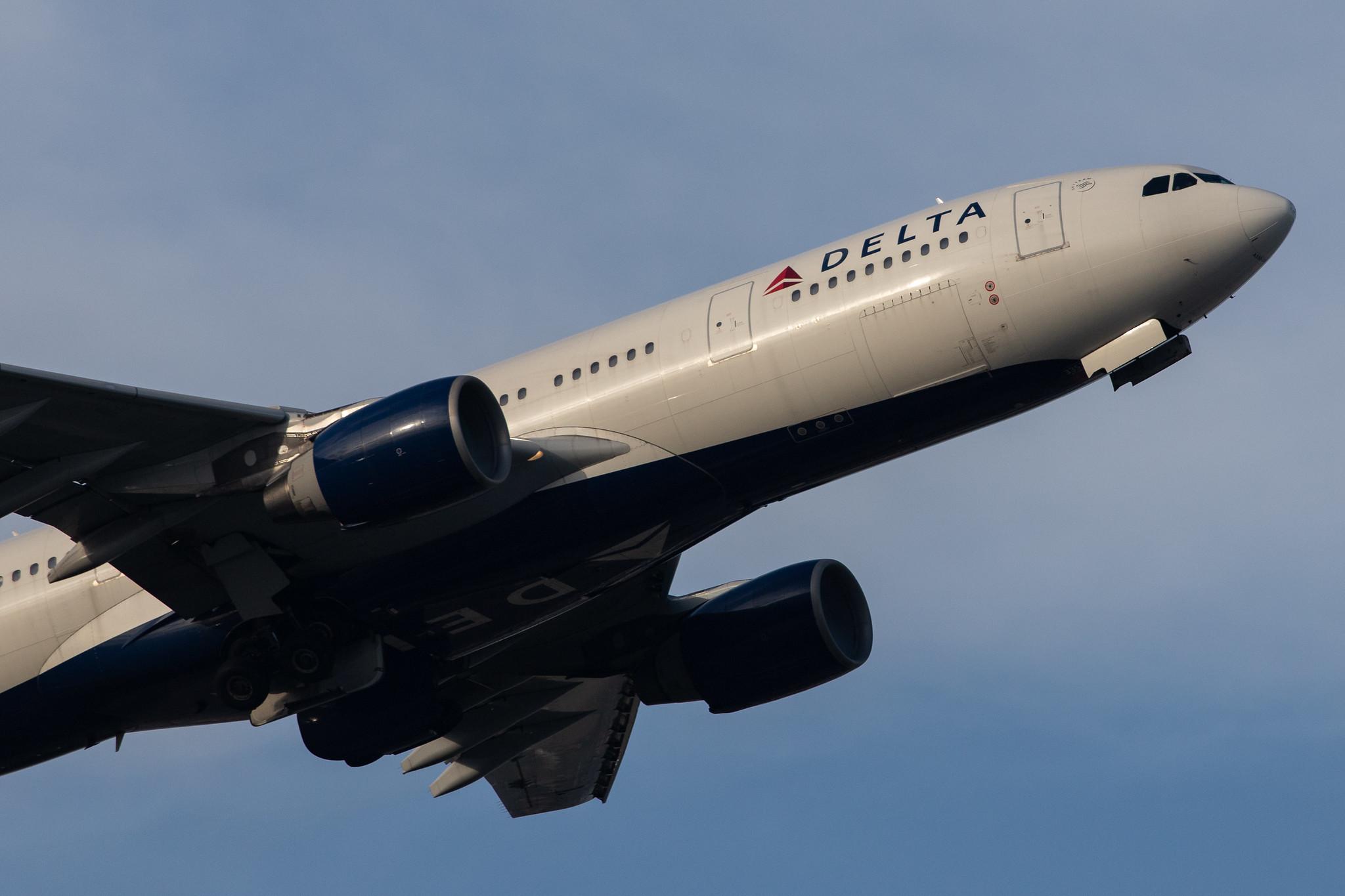 London Heathrow Airport: Delta Air Lines (DL / DAL) |  Airbus A330-223 A332 | N853NW | MSN 0618