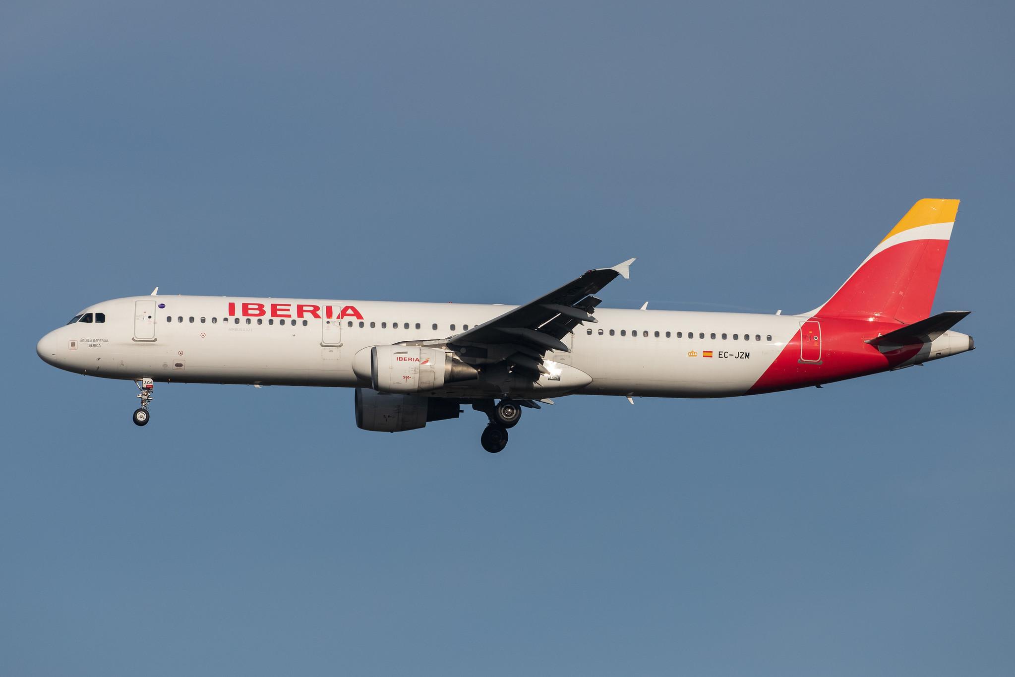 London Heathrow Airport: Iberia (IB / IBE) |  Airbus A321-212 A321 | EC-JZM | MSN 2996
