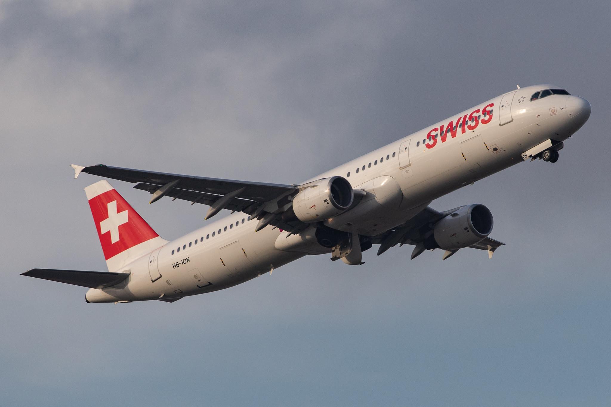 London Heathrow Airport: Swiss (LX / SWR) |  Airbus A321-111 A321 | HB-IOK | MSN 0987
